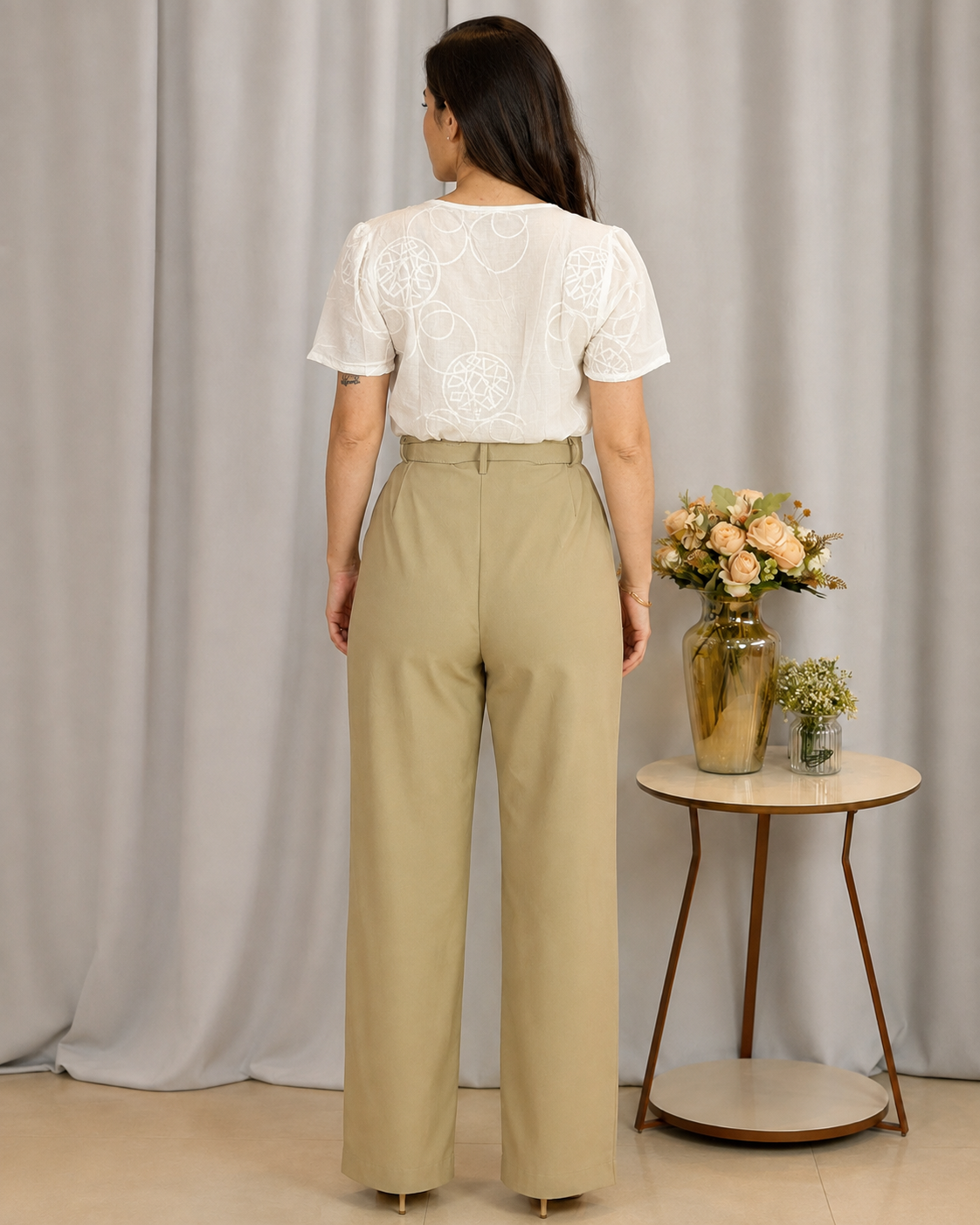 Blusa em Laise com Pregas no Colo Dália Branca