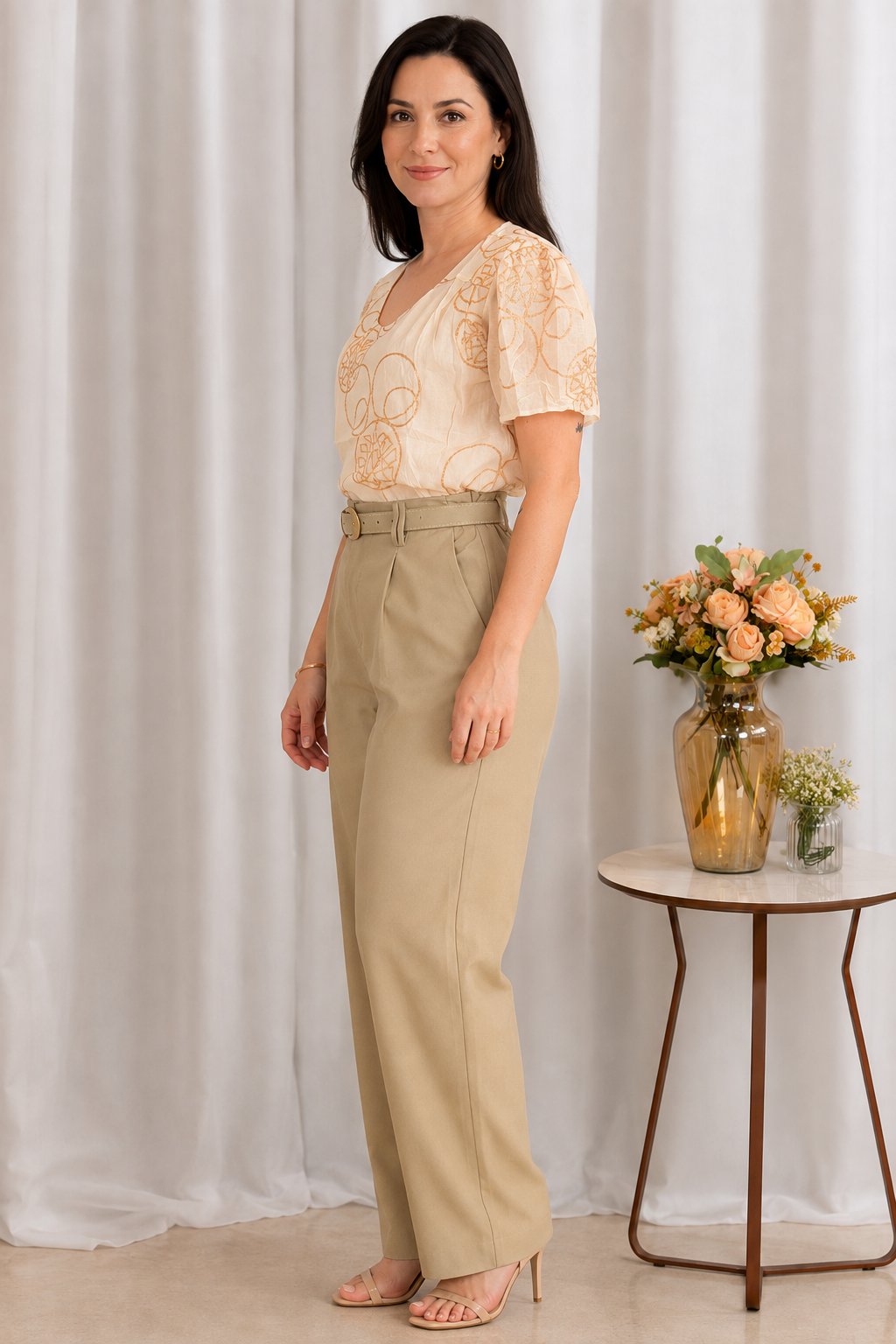 Blusa em Laise com Pregas no Colo Dália Creme