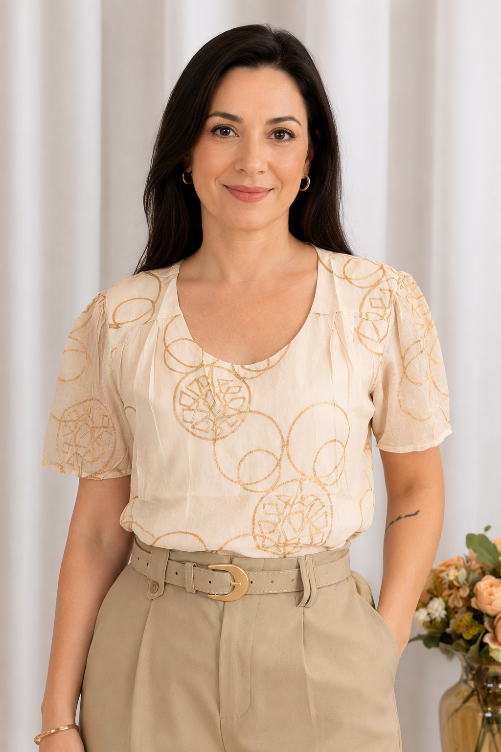 Blusa em Laise com Pregas no Colo Dália Creme