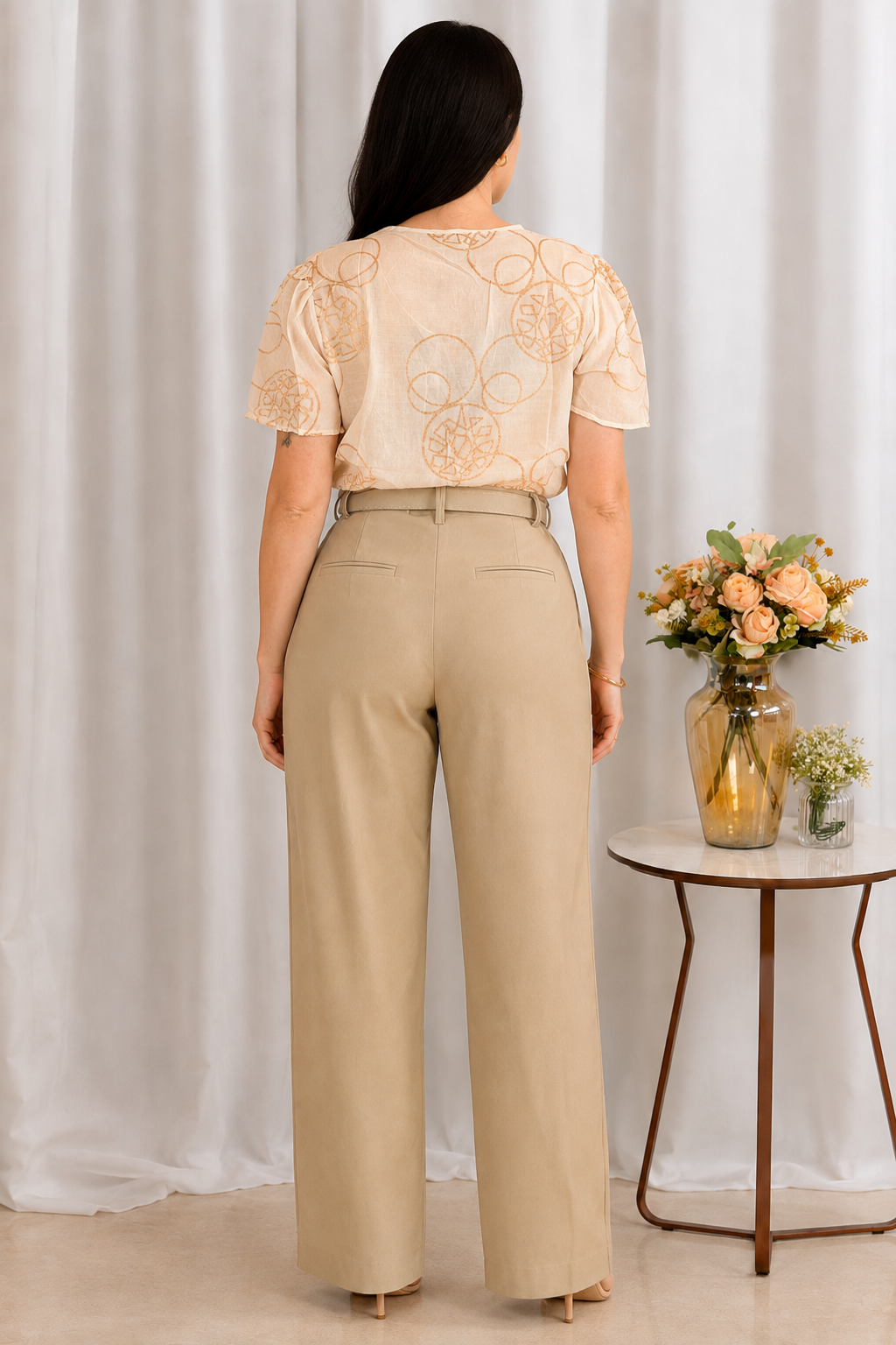 Blusa em Laise com Pregas no Colo Dália Creme
