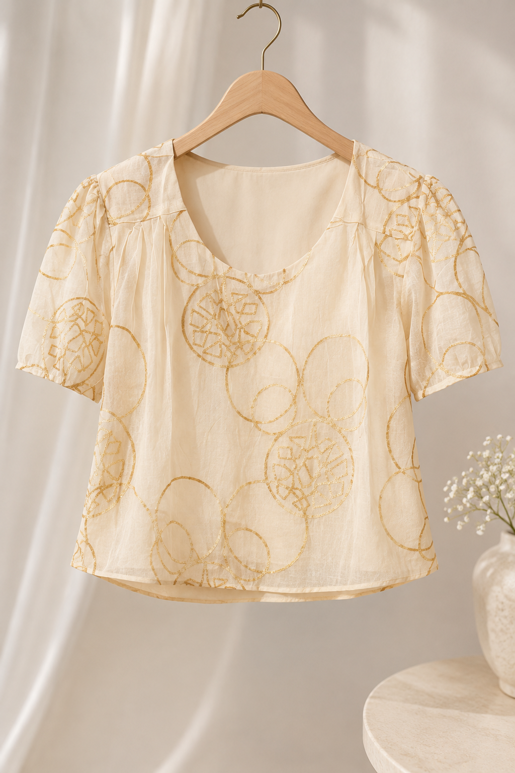 Blusa em Laise com Pregas no Colo Dália Creme