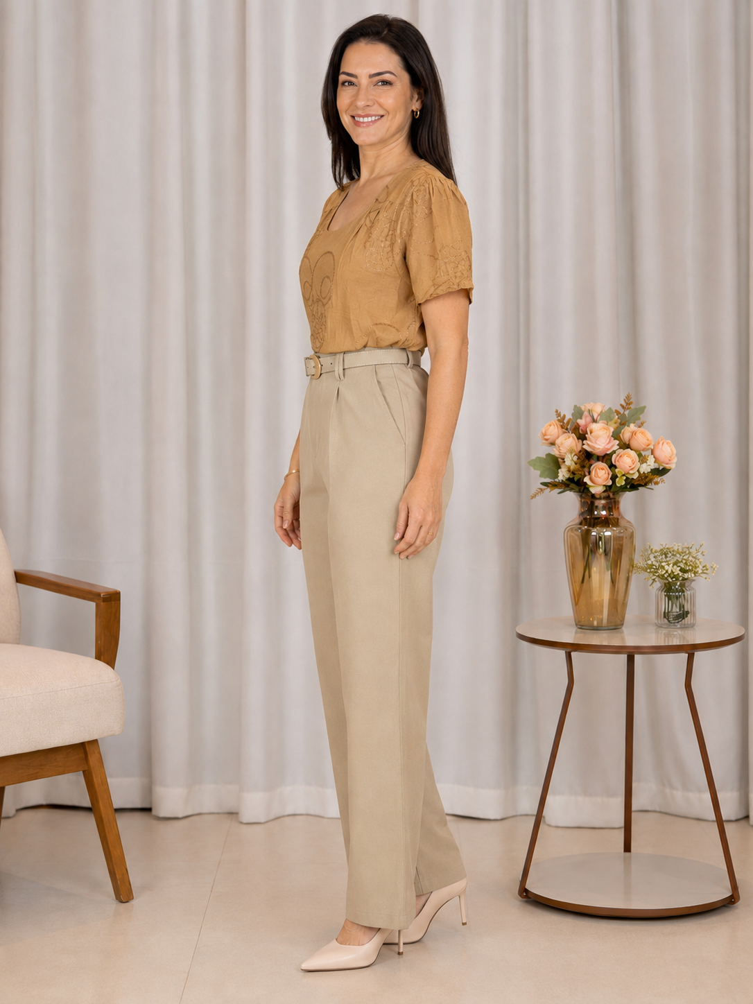 Blusa em Laise com Pregas no Colo Dália Marrom