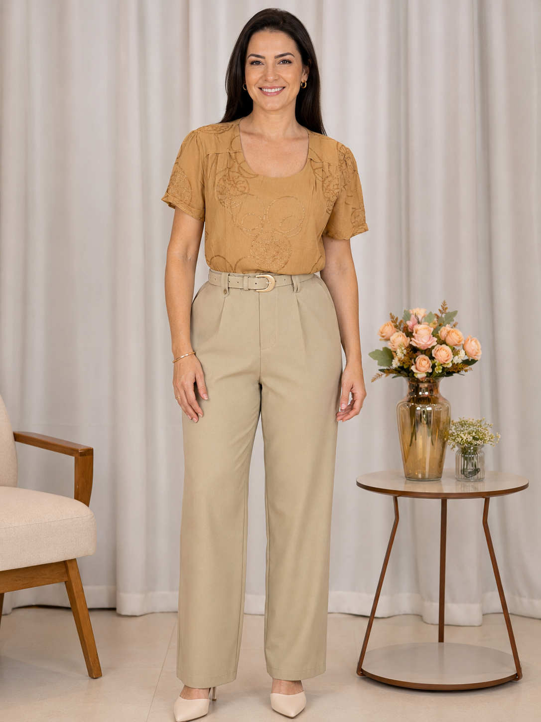Blusa em Laise com Pregas no Colo Dália Marrom