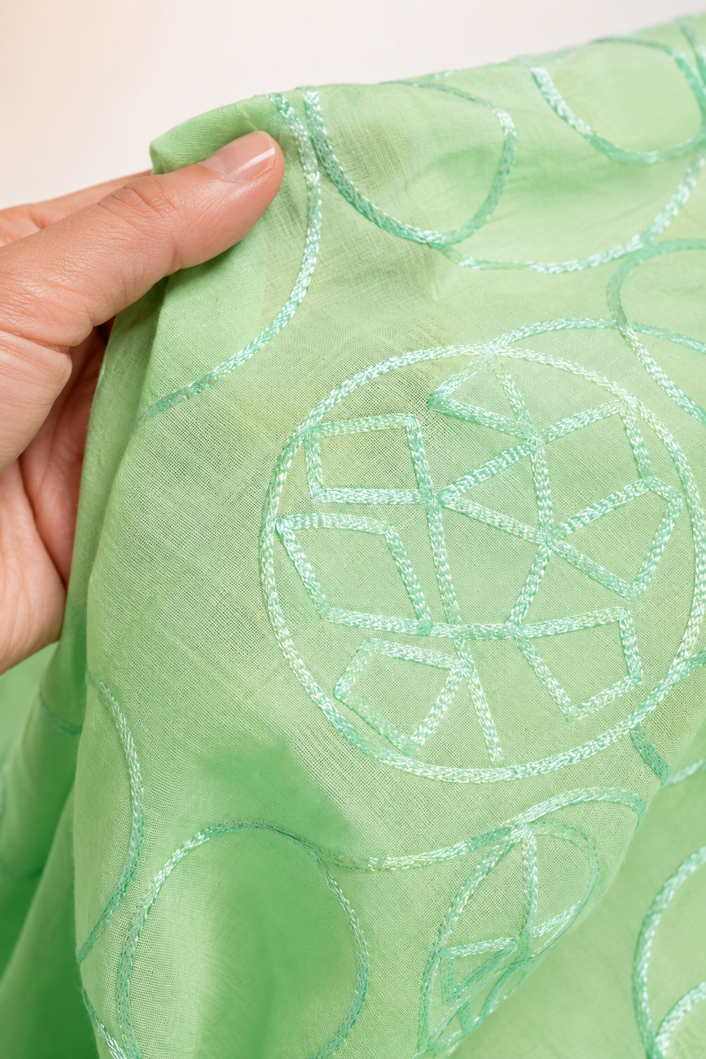 Blusa em Laise com Pregas no Colo Dália Verde