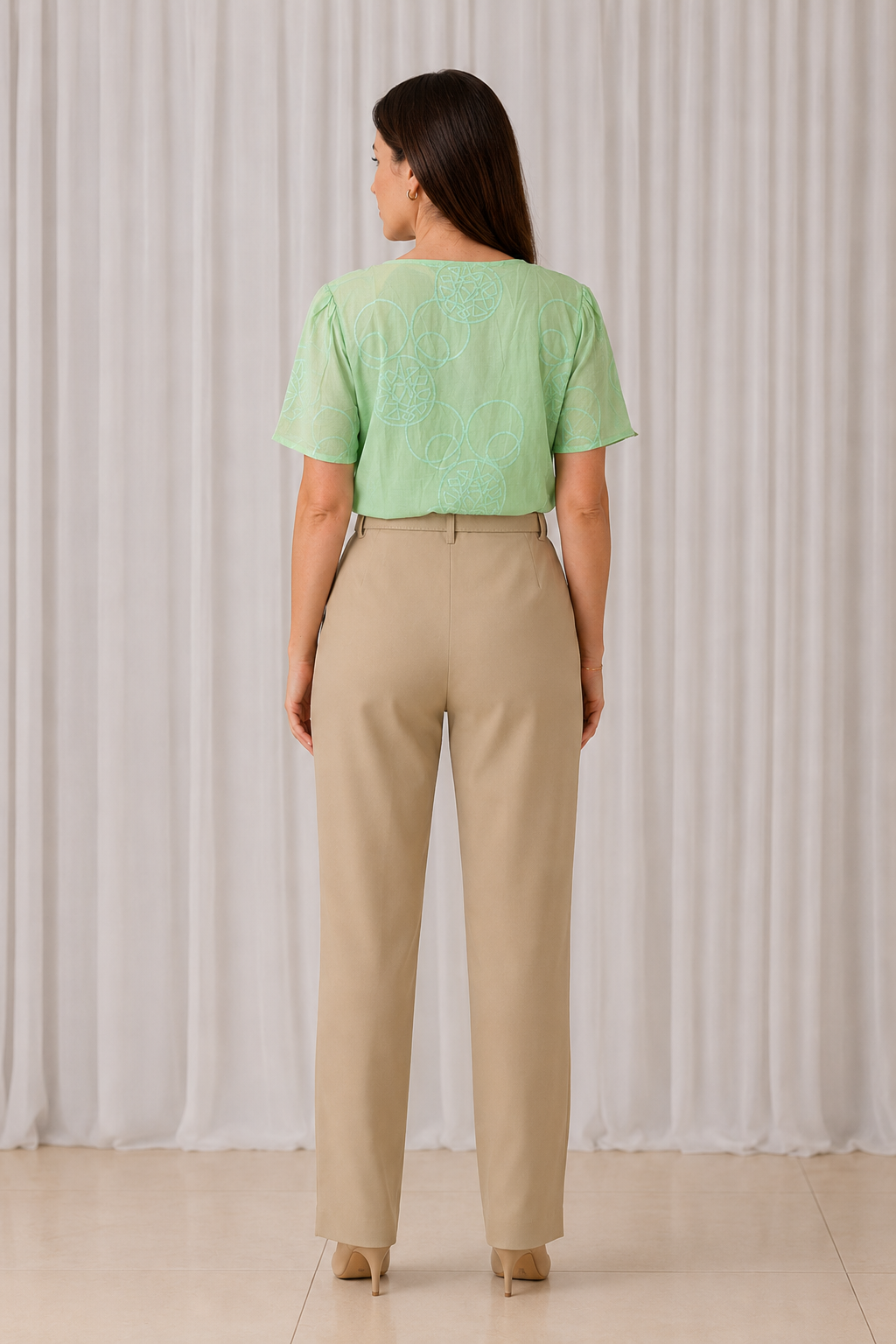 Blusa em Laise com Pregas no Colo Dália Verde