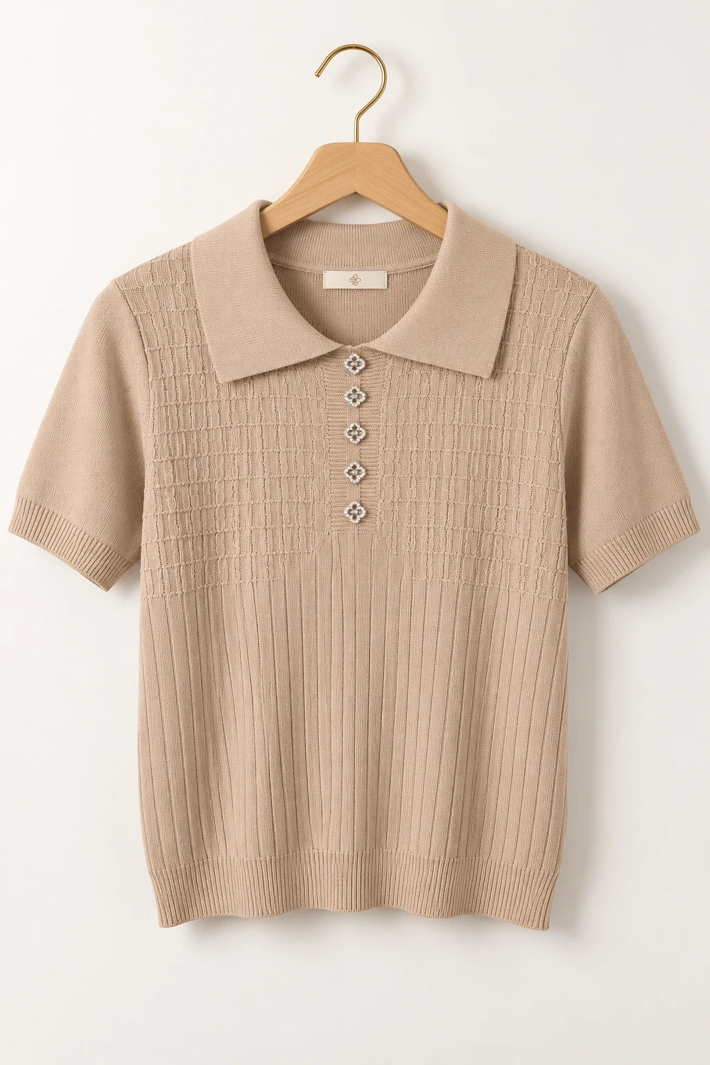 Blusa em Modal Gola Camisa com Aplicação de Strass Tamires Bege - foto 9