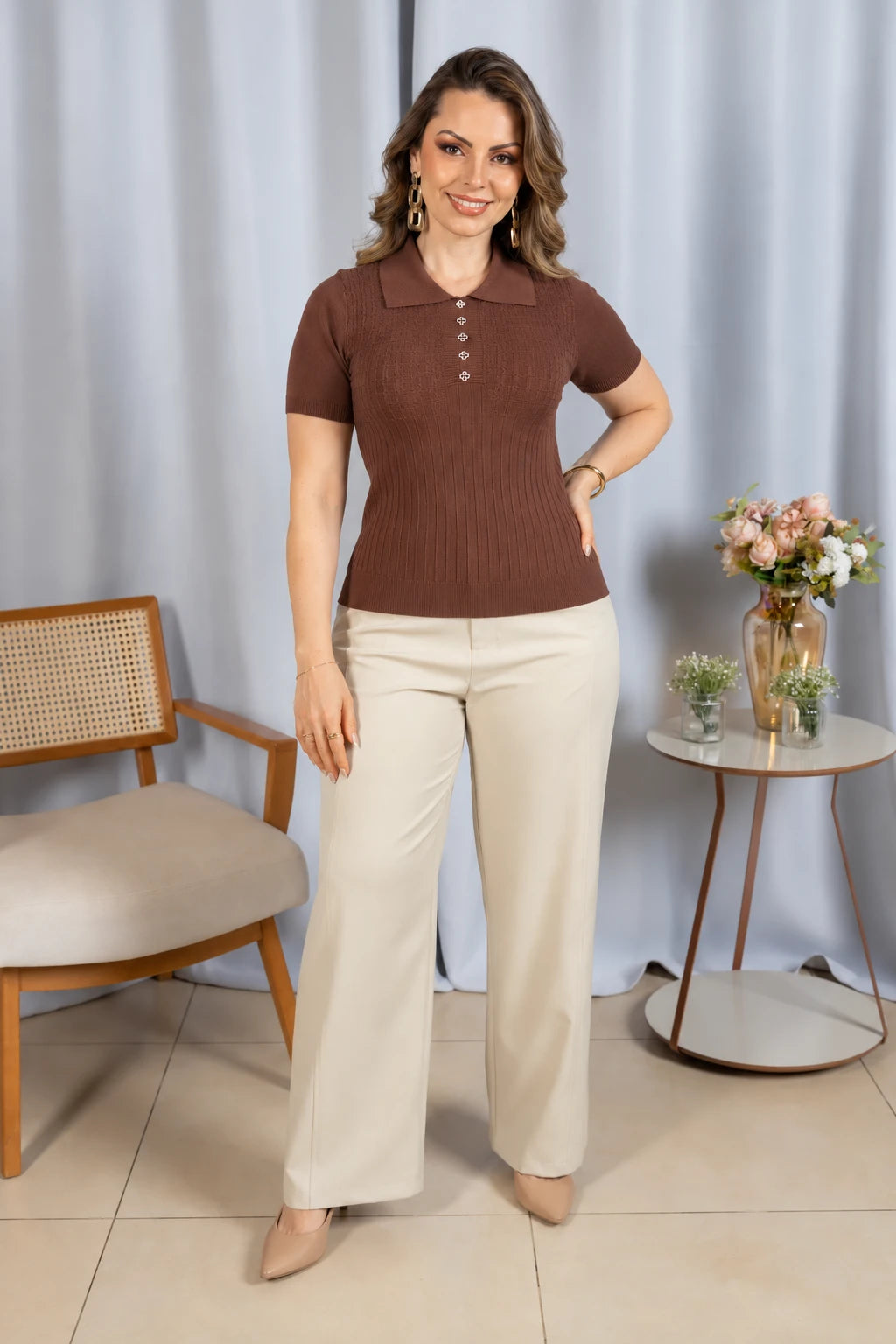 Blusa em Modal Gola Camisa com Aplicação de Strass Tamires Marrom - foto 6