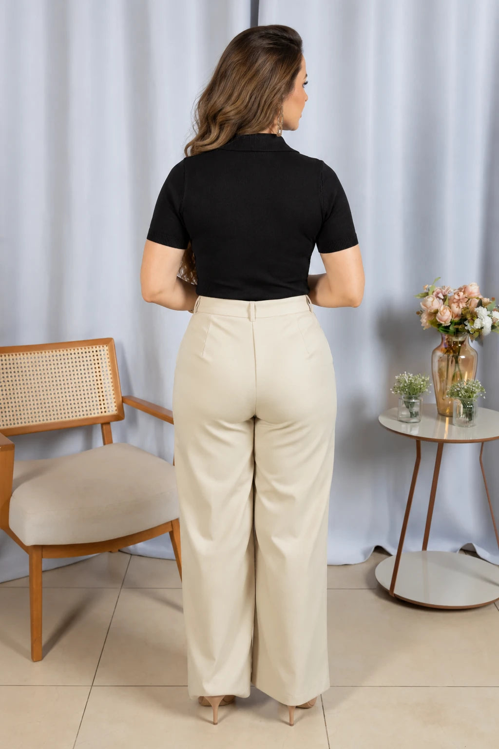 Blusa em Modal Gola Camisa com Aplicação de Strass Tamires Preta - foto 6