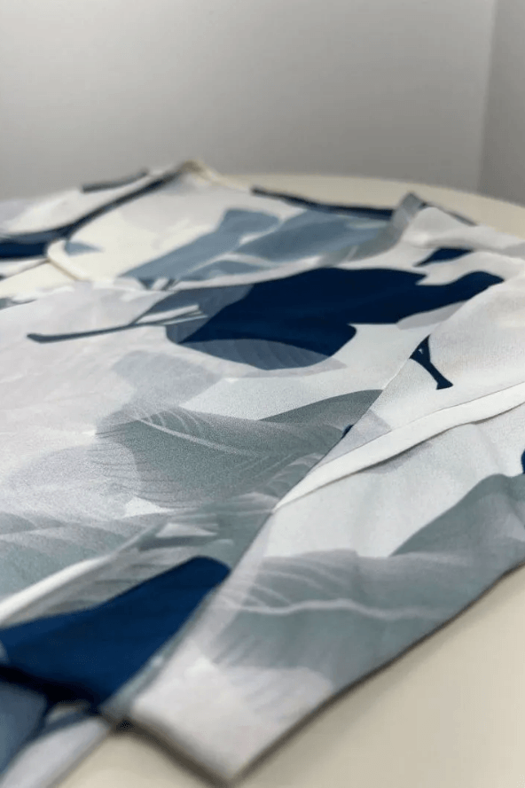 Blusa Manga Curta Abertura Colo Isabela Estampada Folhas Azul - imporium