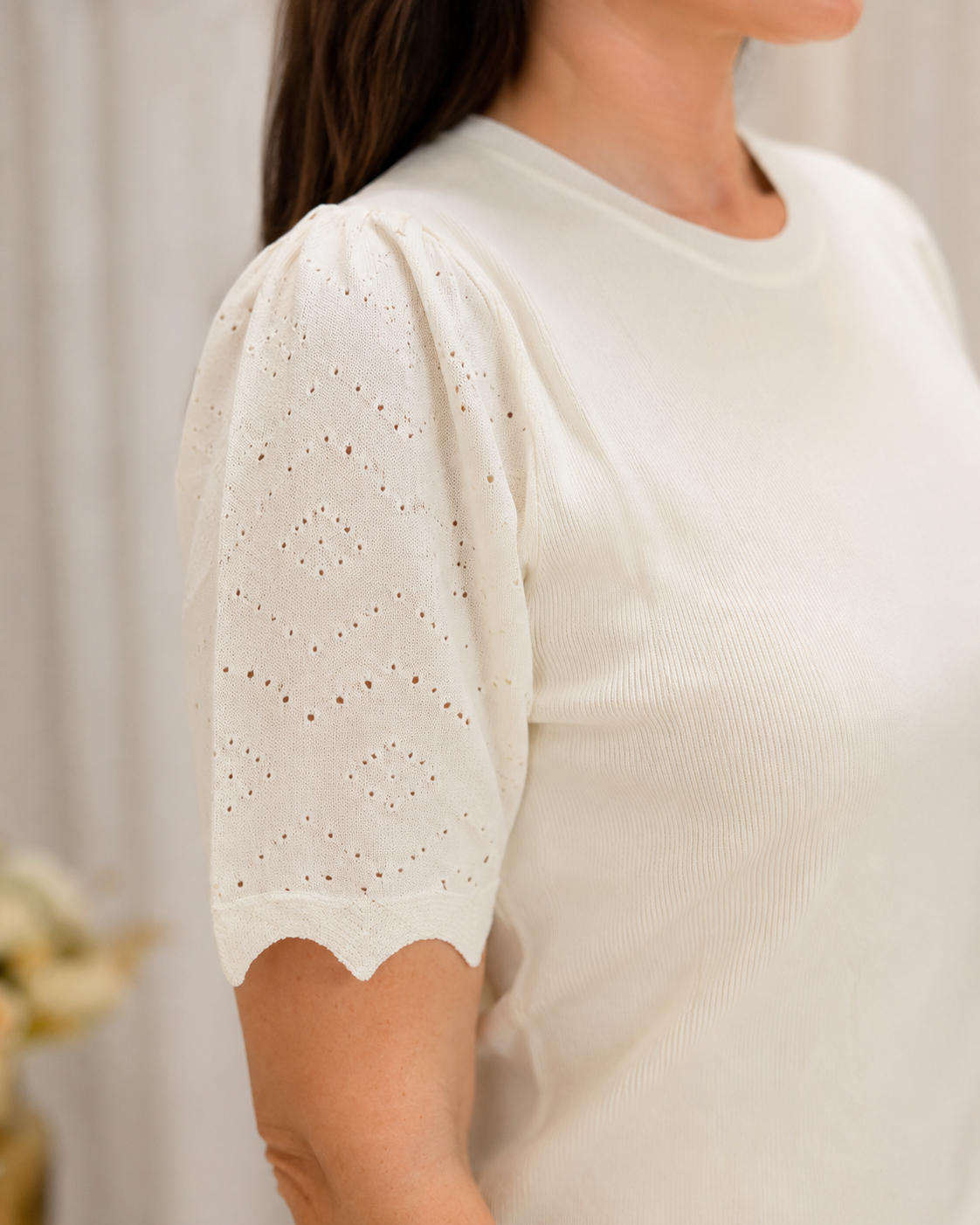 Blusa Manga Curta Que Estica Detalhe Vazado Vivian Branca