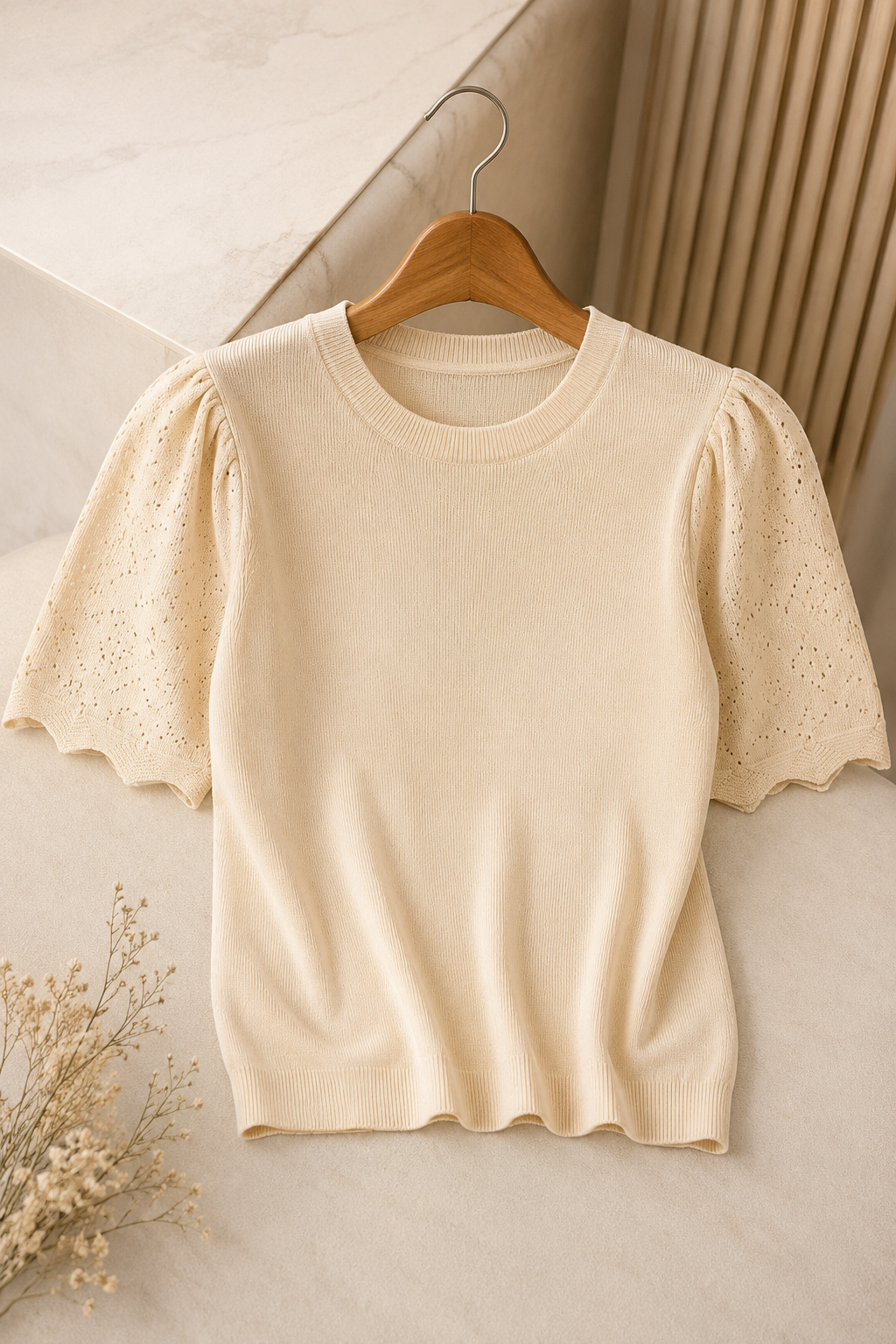 Blusa Manga Curta Que Estica Detalhe Vazado Vivian Creme