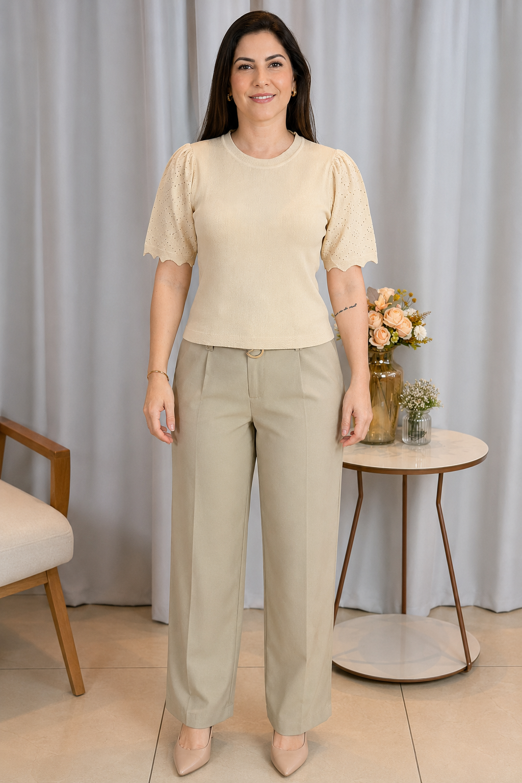 Blusa Manga Curta Que Estica Detalhe Vazado Vivian Creme