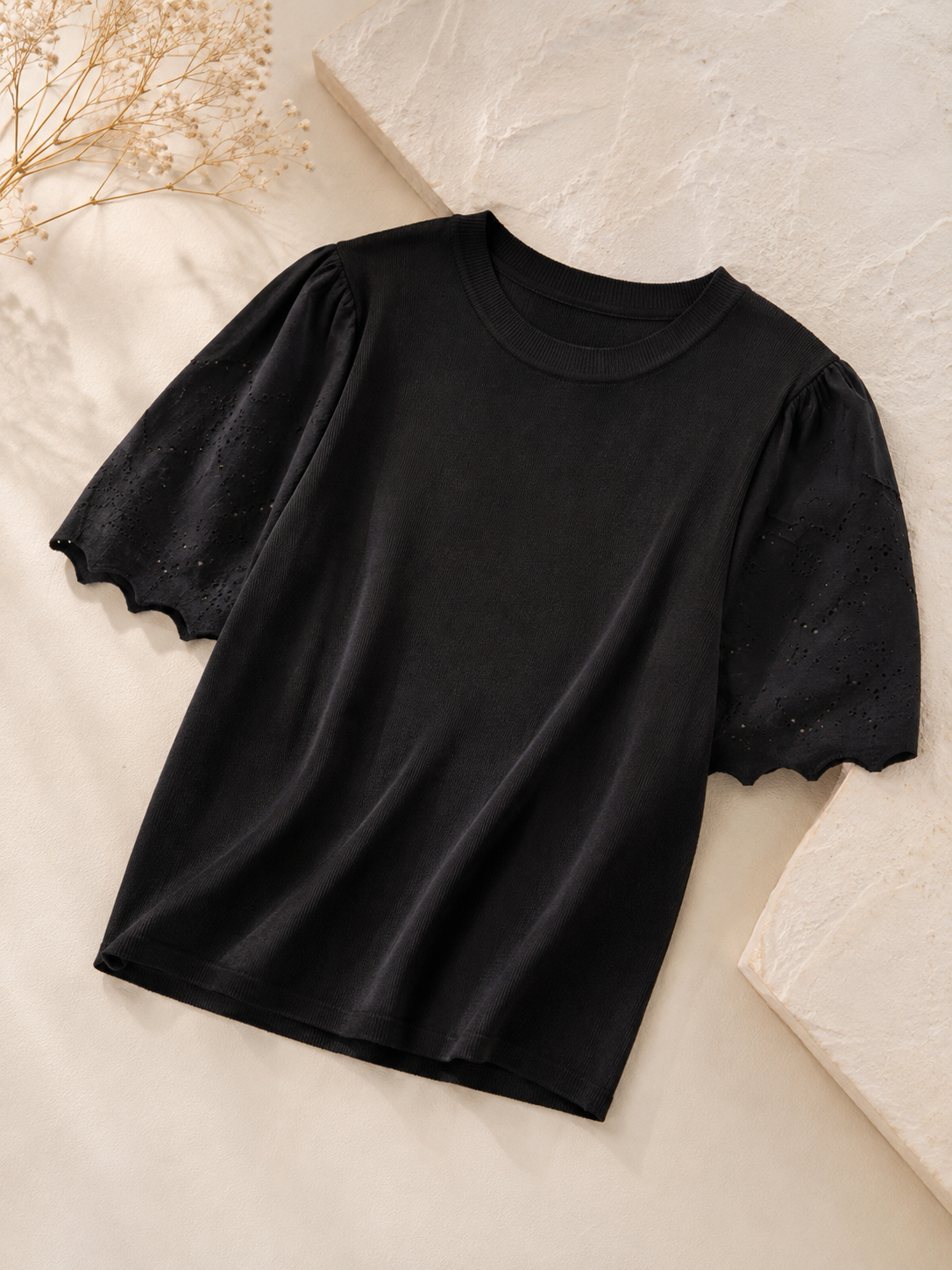 Blusa Manga Curta Que Estica Detalhe Vazado Vivian Preta