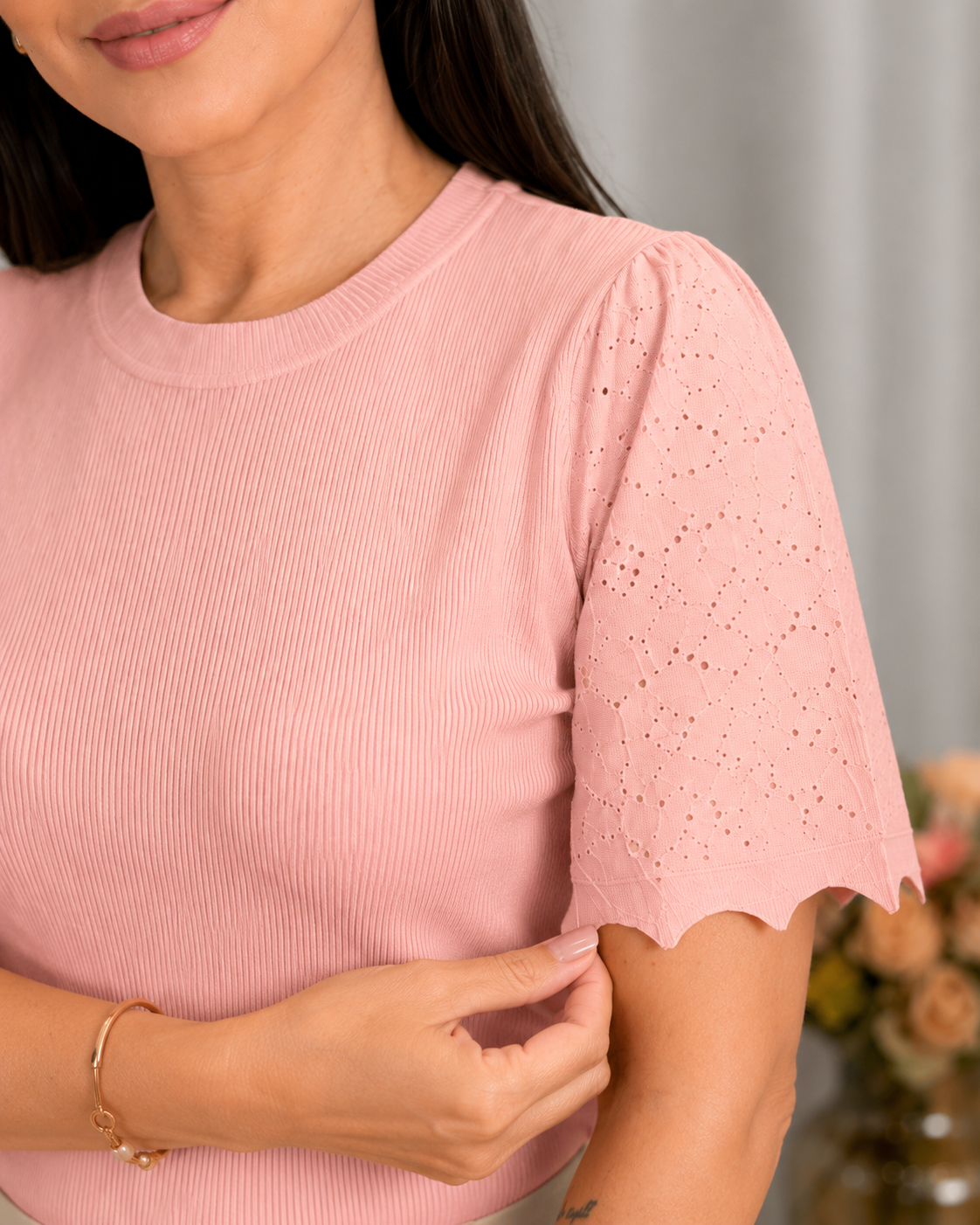 Blusa Manga Curta Que Estica Detalhe Vazado Vivian Rosa Claro