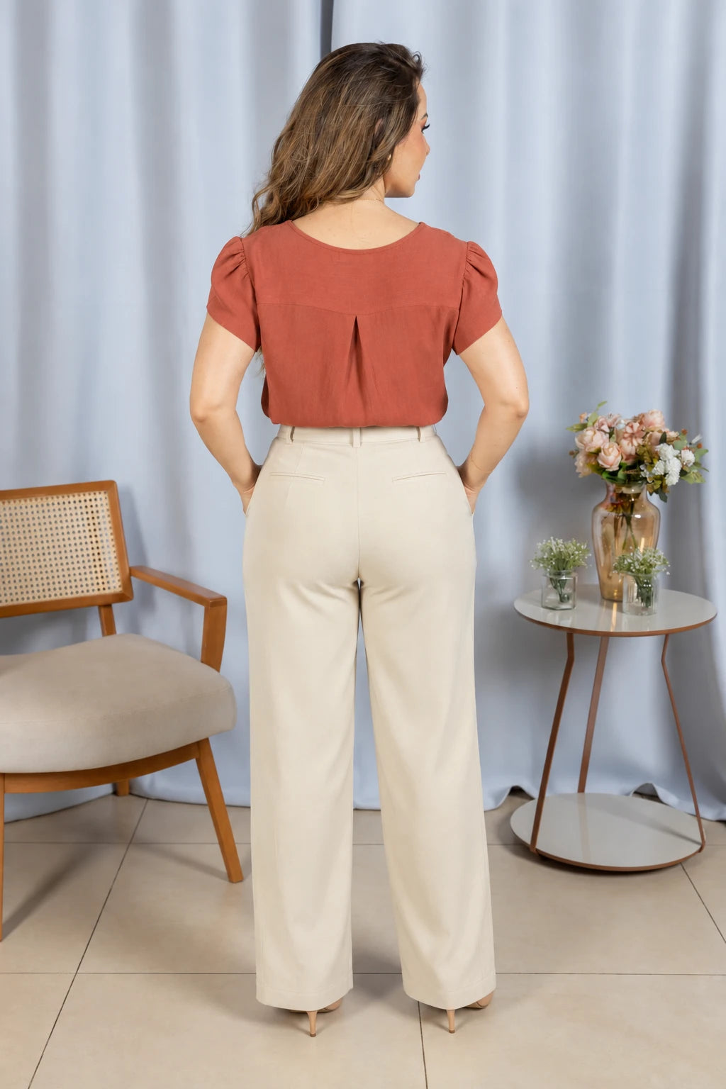Blusa Manga Curta Transpassada Bordada Milena Terracota - foto 5