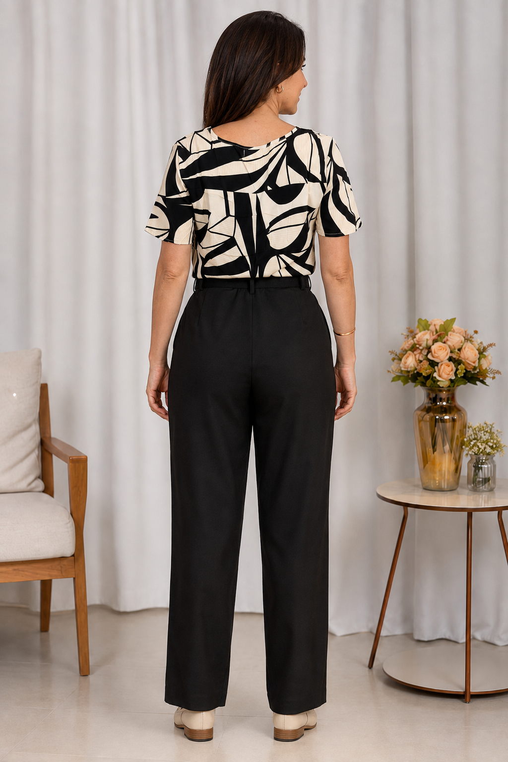 Blusa Resistente com Pregas Delicadas Savana Preta