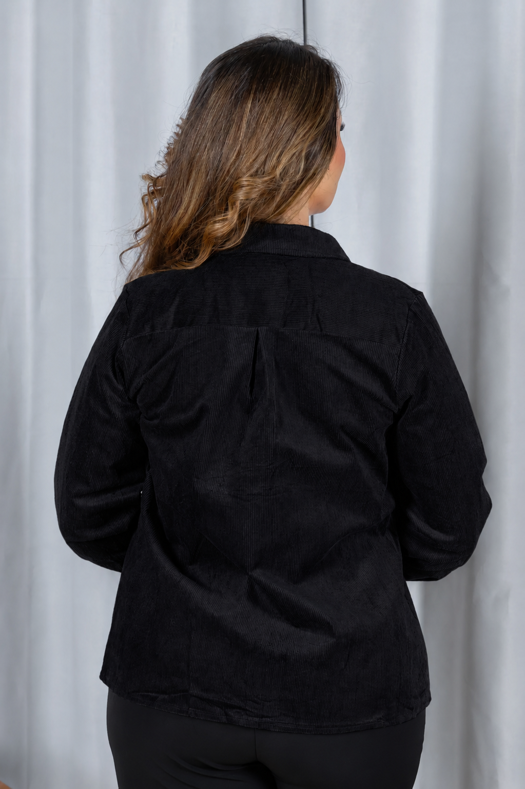 Camisa Cotelê Confortável Rafaela Preta - costas