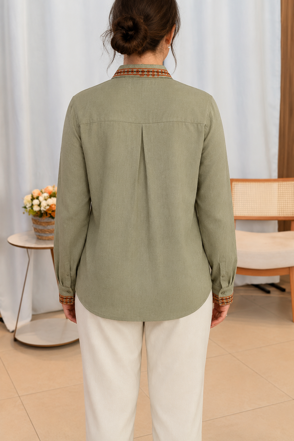 Camisa em Visco com Bordado Delicado Cátia Verde