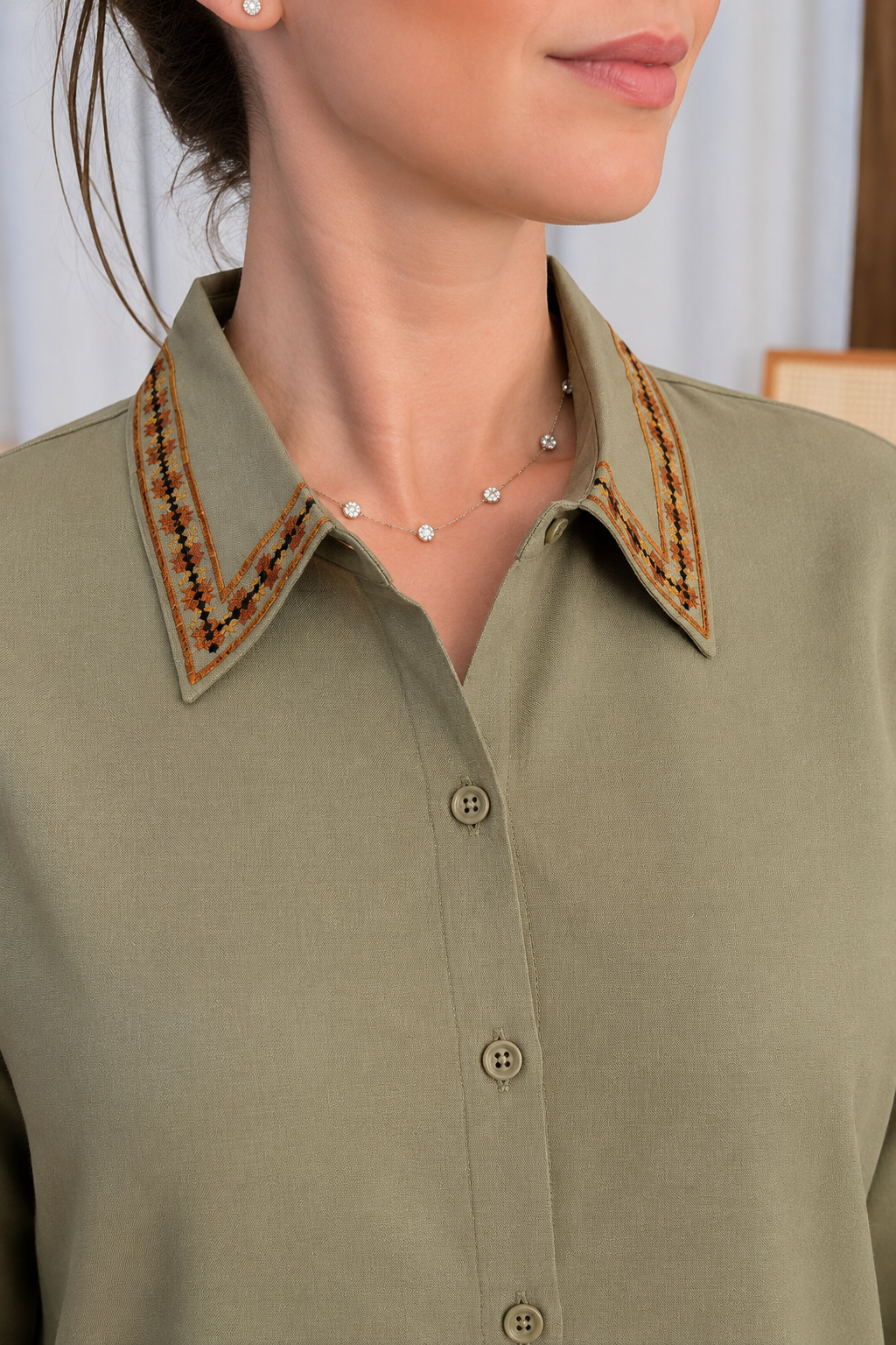 Camisa em Visco com Bordado Delicado Cátia Verde