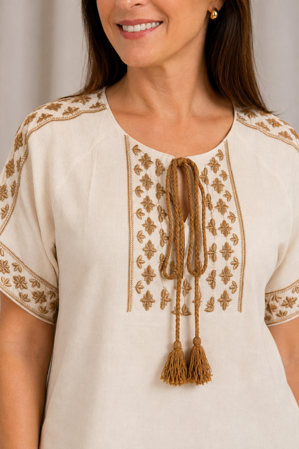 Blusa Em Cotton Linho Fresca Bordada Com Amarração Edna Creme