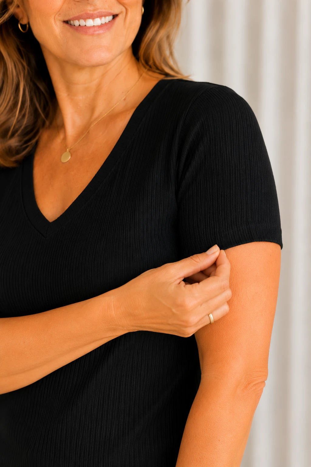 Blusa Malha Canelada que Estica Celeste Preta
