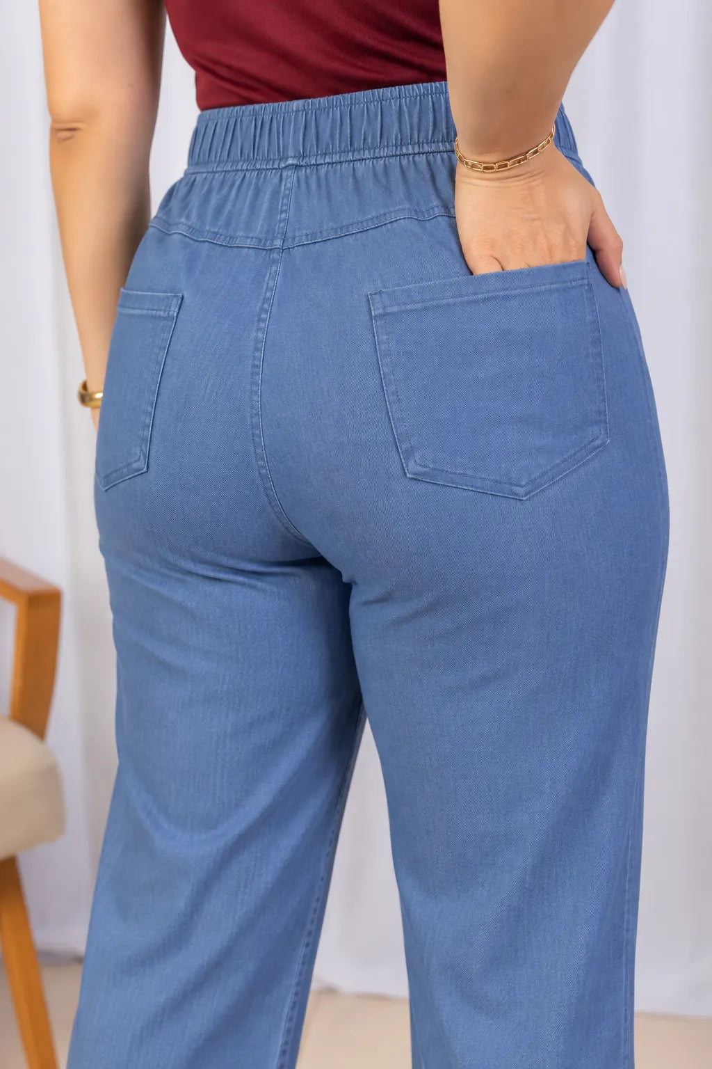 Calça Corte Reto em Chambray com Detalhe de Botões Célia Azul