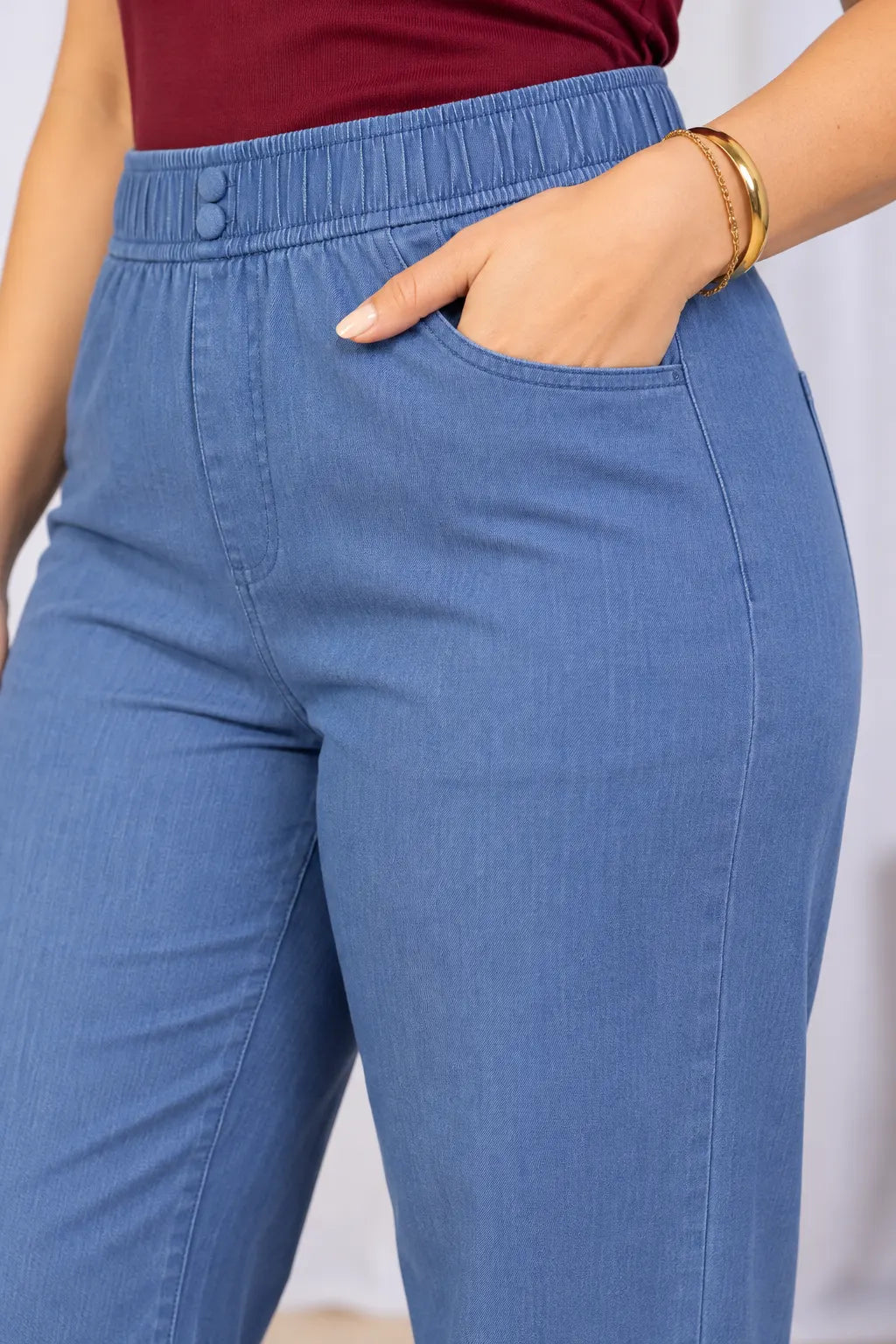 Calça Corte Reto em Chambray com Detalhe de Botões Célia Azul
