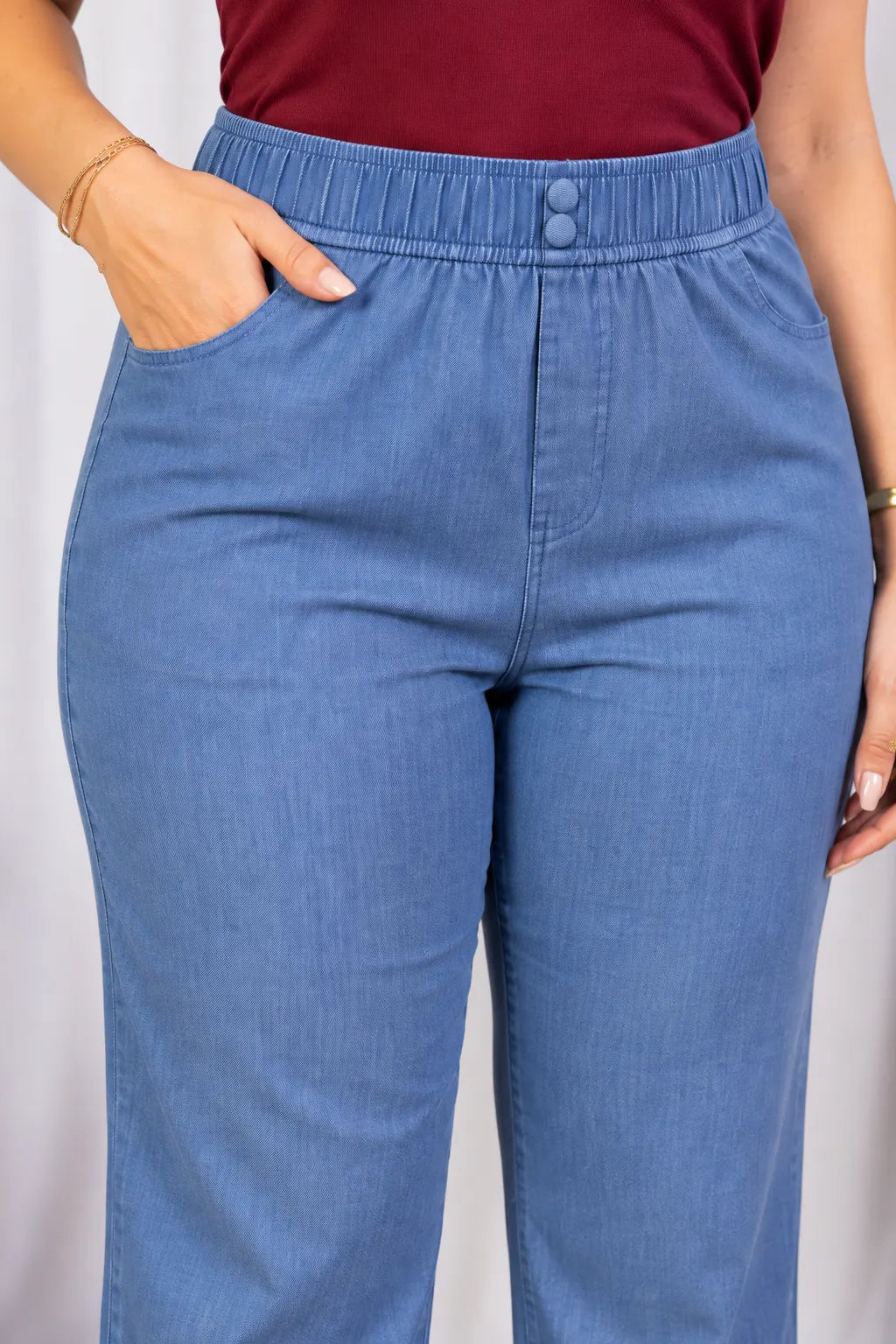 Calça Corte Reto em Chambray com Detalhe de Botões Célia Azul