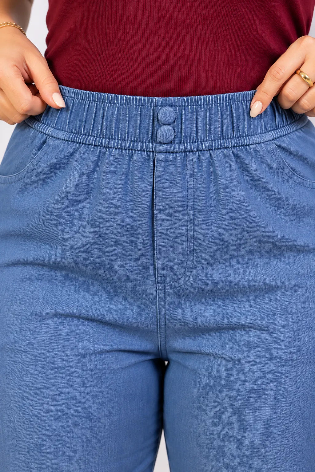 Calça Corte Reto em Chambray com Detalhe de Botões Célia Azul