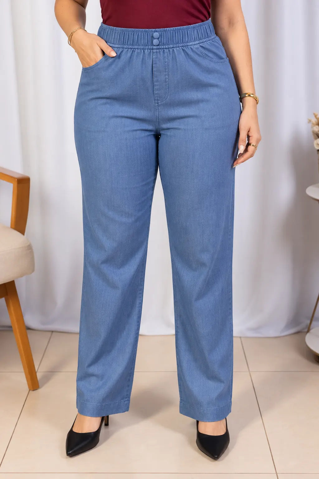 Calça Corte Reto em Chambray com Detalhe de Botões Célia Azul