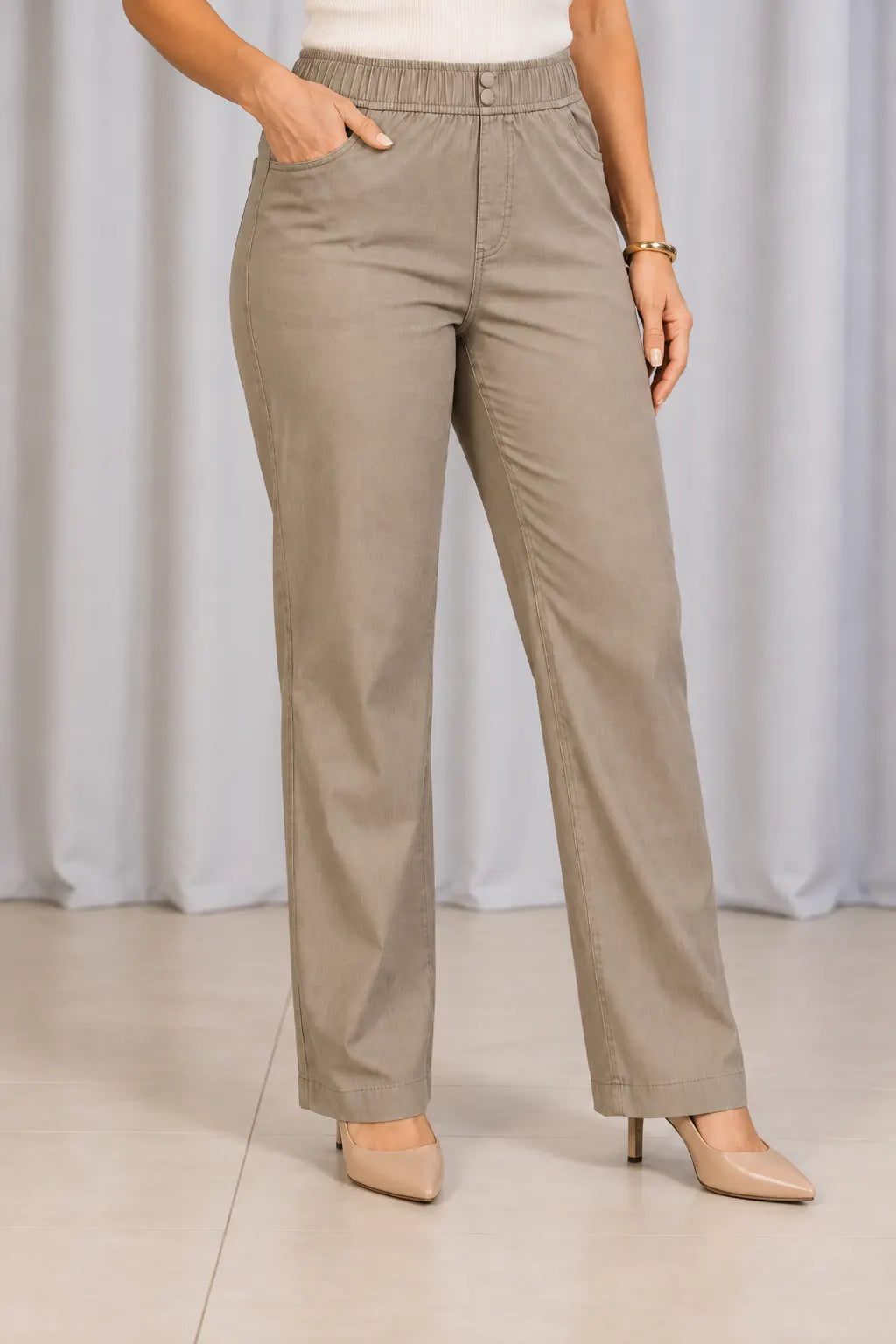 Calça Corte Reto em Chambray com Detalhe de Botões Célia Caqui
