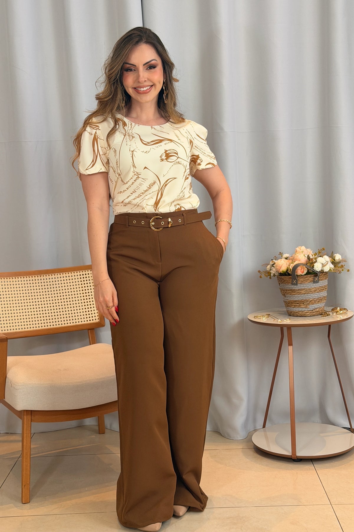 Conjunto Jade Bege + Calça Cinthia Marrom Escuro - foto 2 recortada 2:3