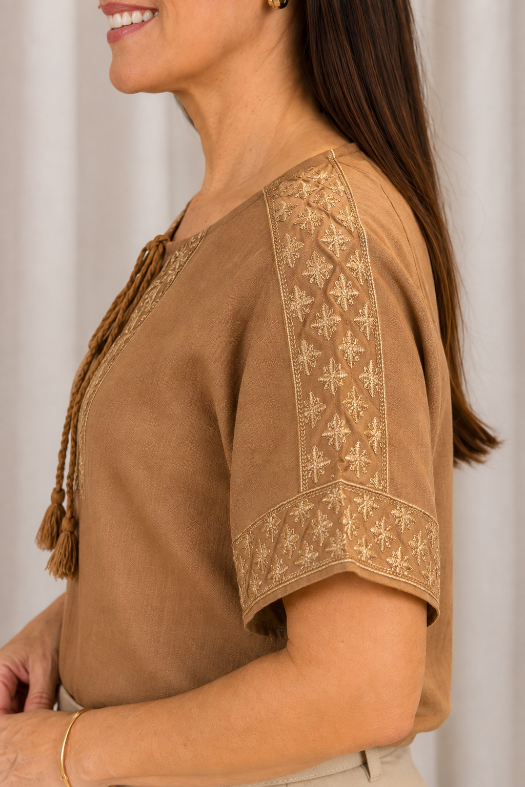 Blusa Em Cotton Linho Fresca Bordada Com Amarração Edna Marrom