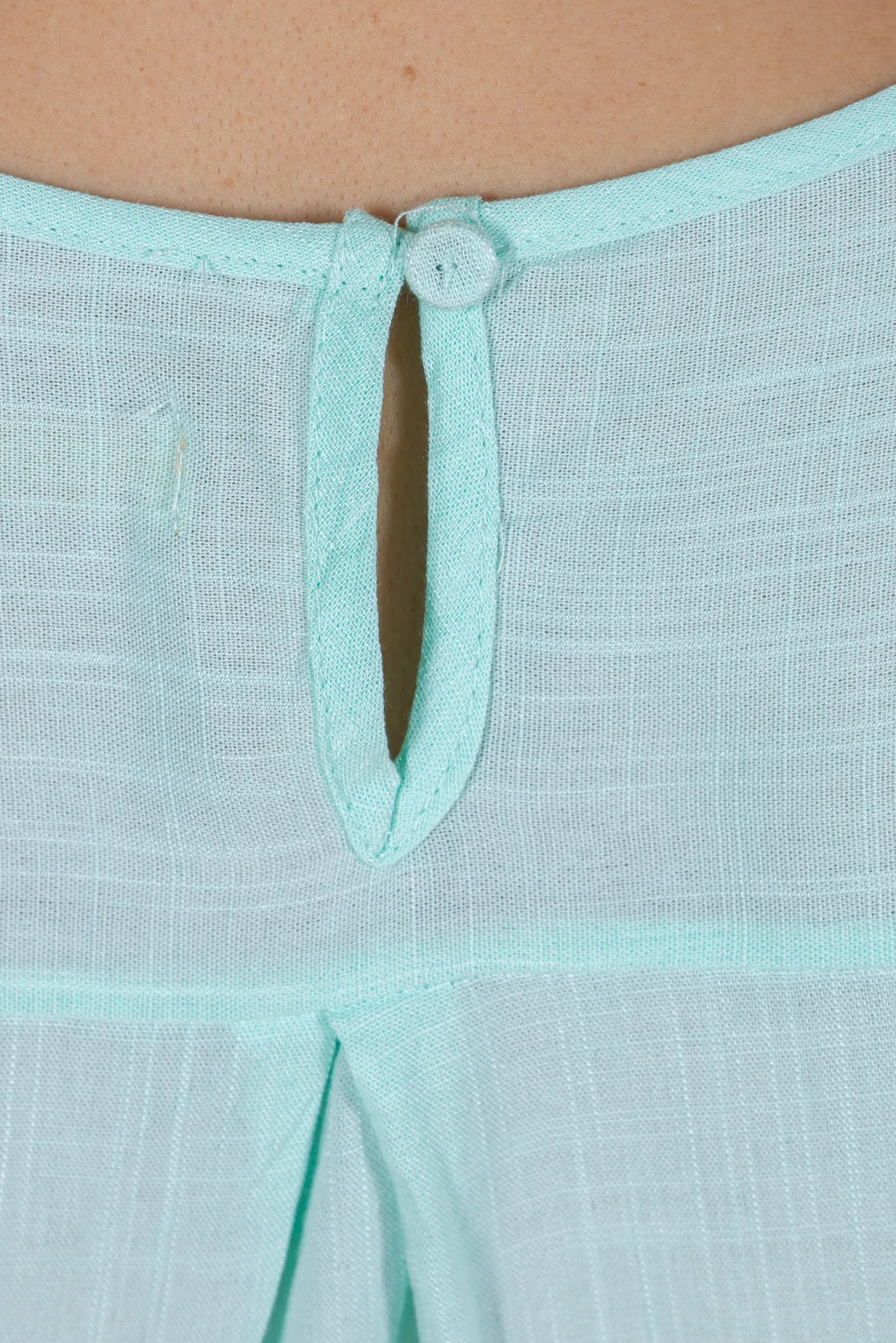 Blusa Manga Curta Transpassada com Bordado Delicado Selma Verde
