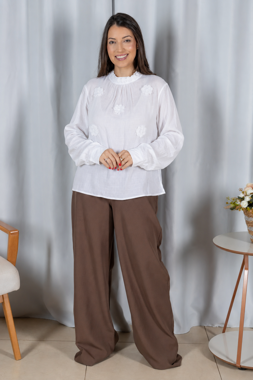 Blusa Manga Longa Visco-Linho com Bordado Floral Sonia Branca