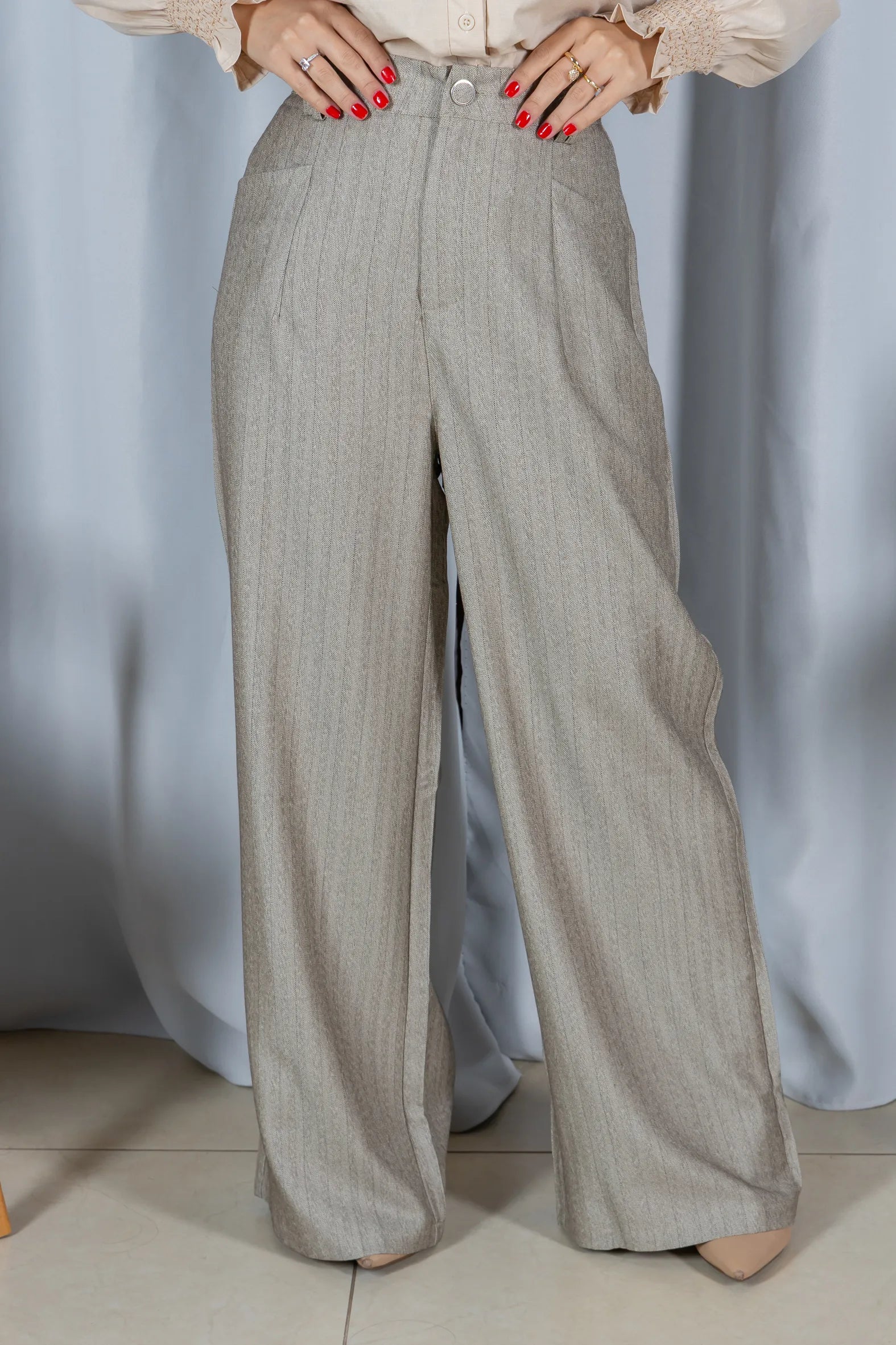 Calça Reta Elegante Risca de Giz Luara Caqui