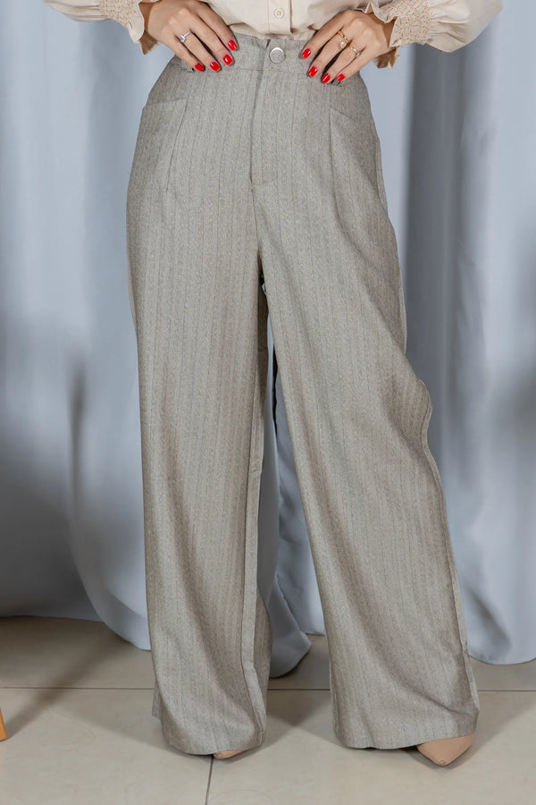 Calça Reta Elegante Risca de Giz Luara Caqui