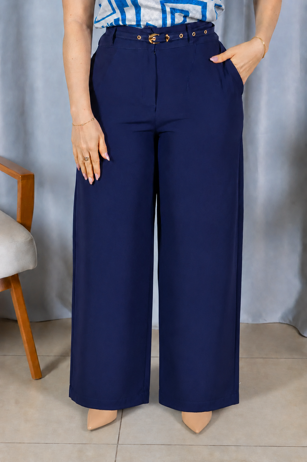 Calça Pantalona que Alonga a Silhueta Luiza Azul Marinho
