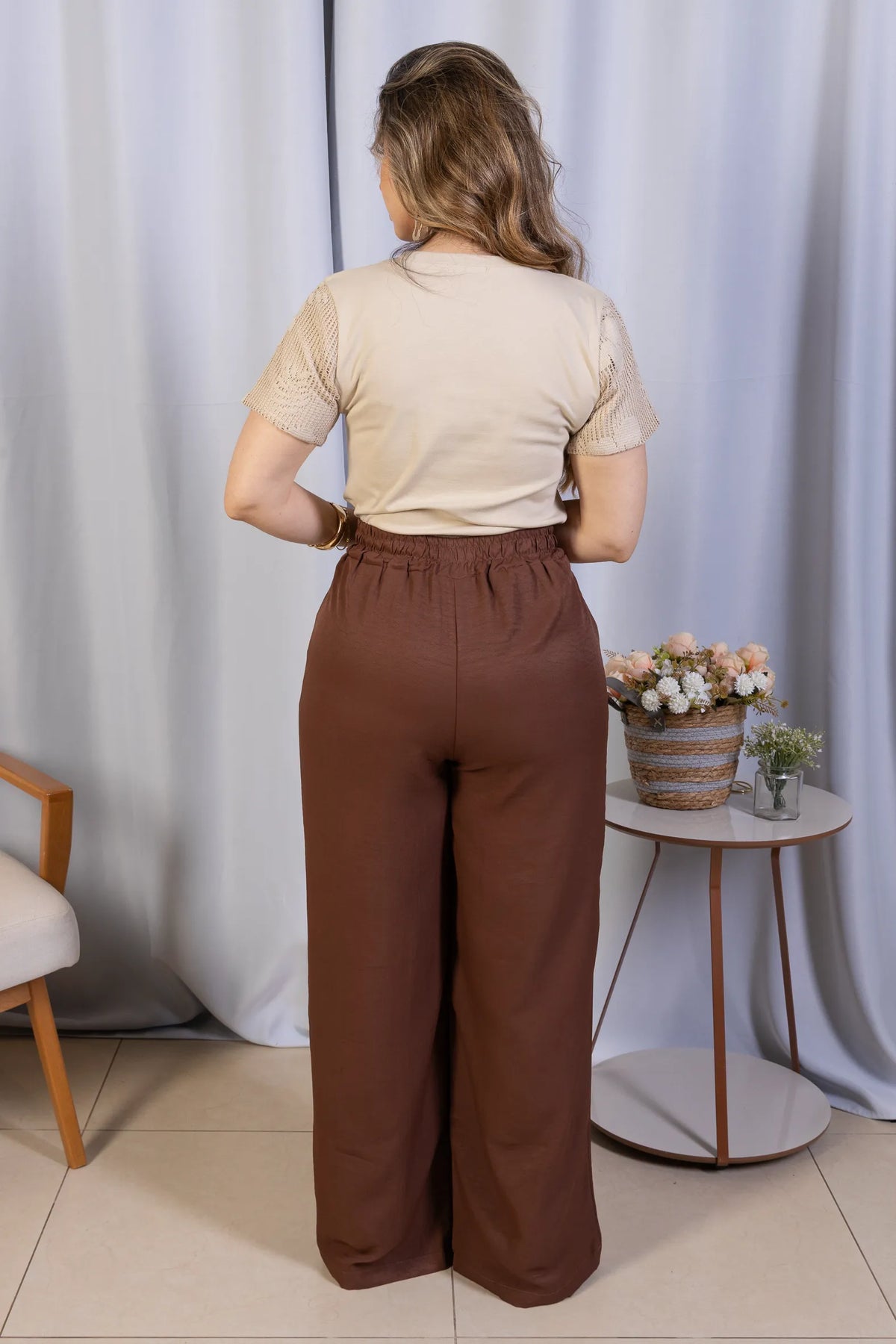 Blusa em Cotton Lycra com Manga Trabalhada em Renda Naiara Bege