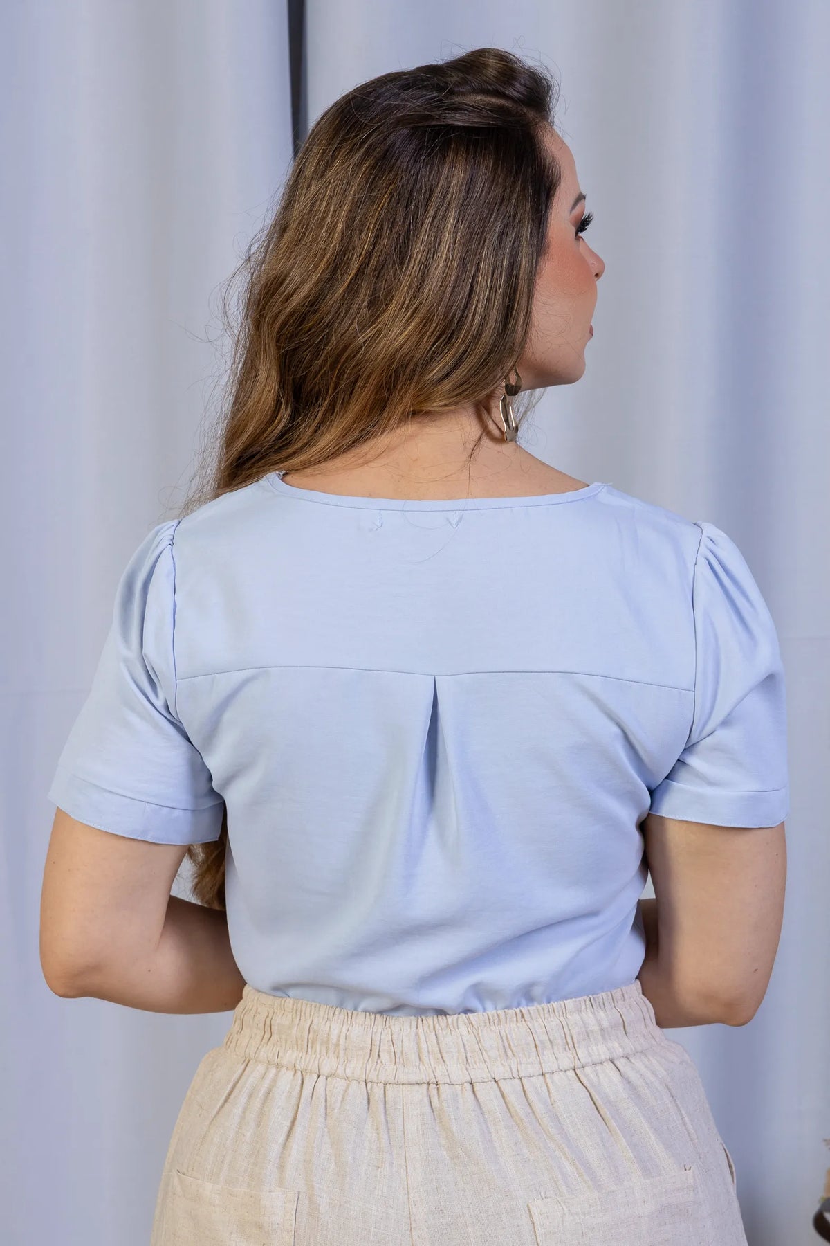 Blusa Manga Curta em Crepe com Detalhes de Abotoamento Teresa Azul