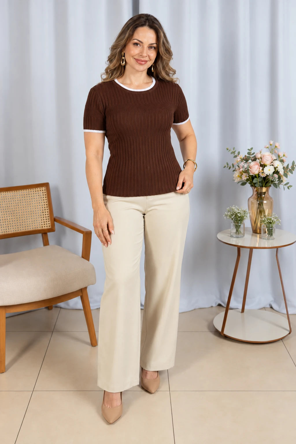 Blusa que Estica Detalhes Contrastantes Alessia Marrom - frente