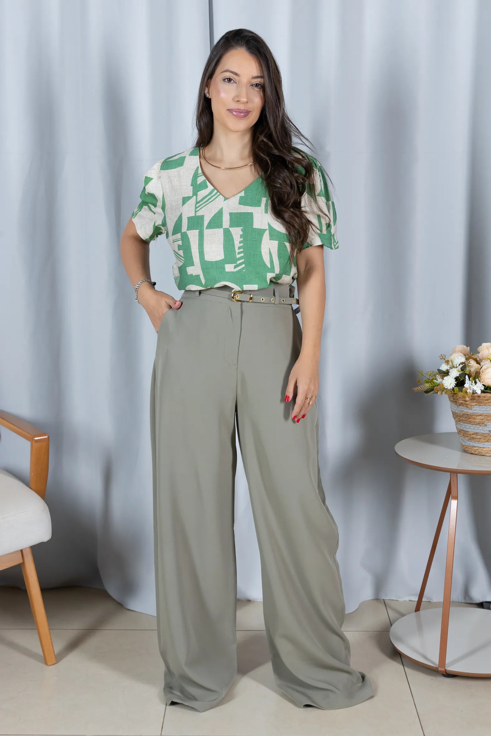 Blusa Estampada Leve com Decote "V" Mônica Verde
