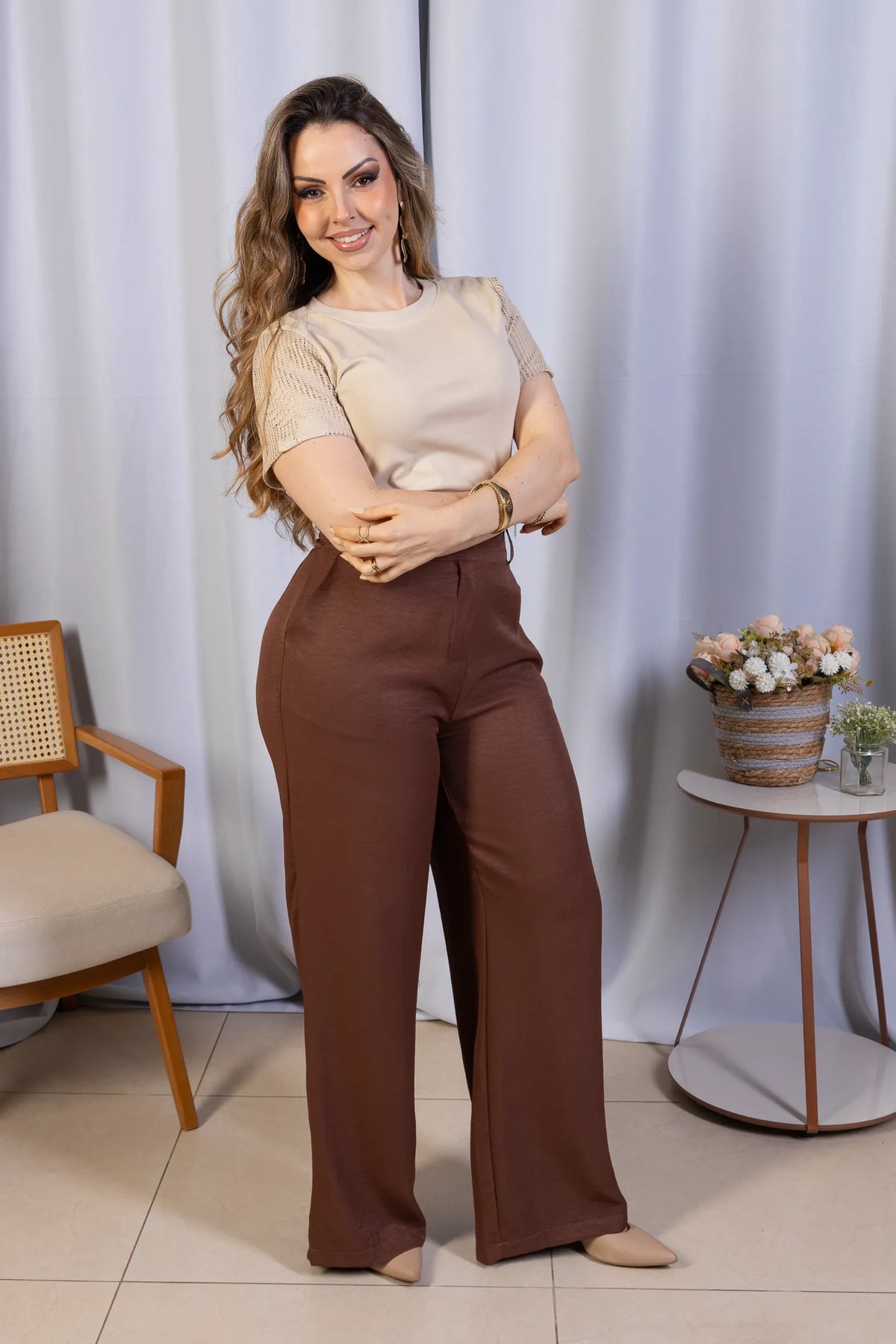 Blusa em Cotton Lycra com Manga Trabalhada em Renda Naiara Bege