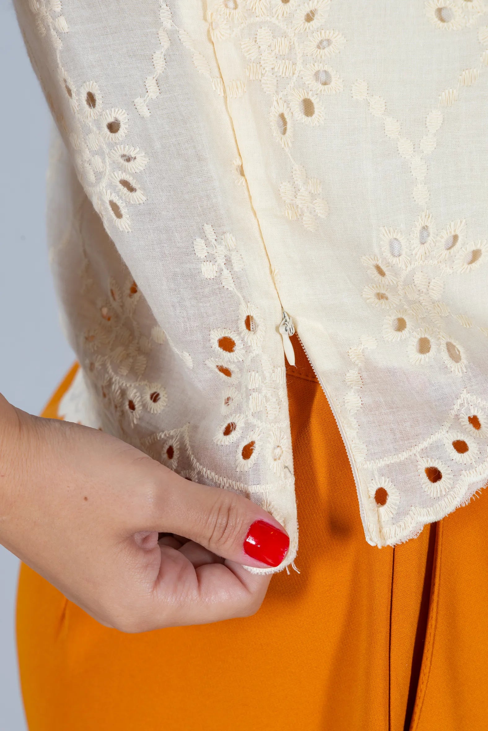 Blusa em Laise Fresca e Delicada Julia Creme