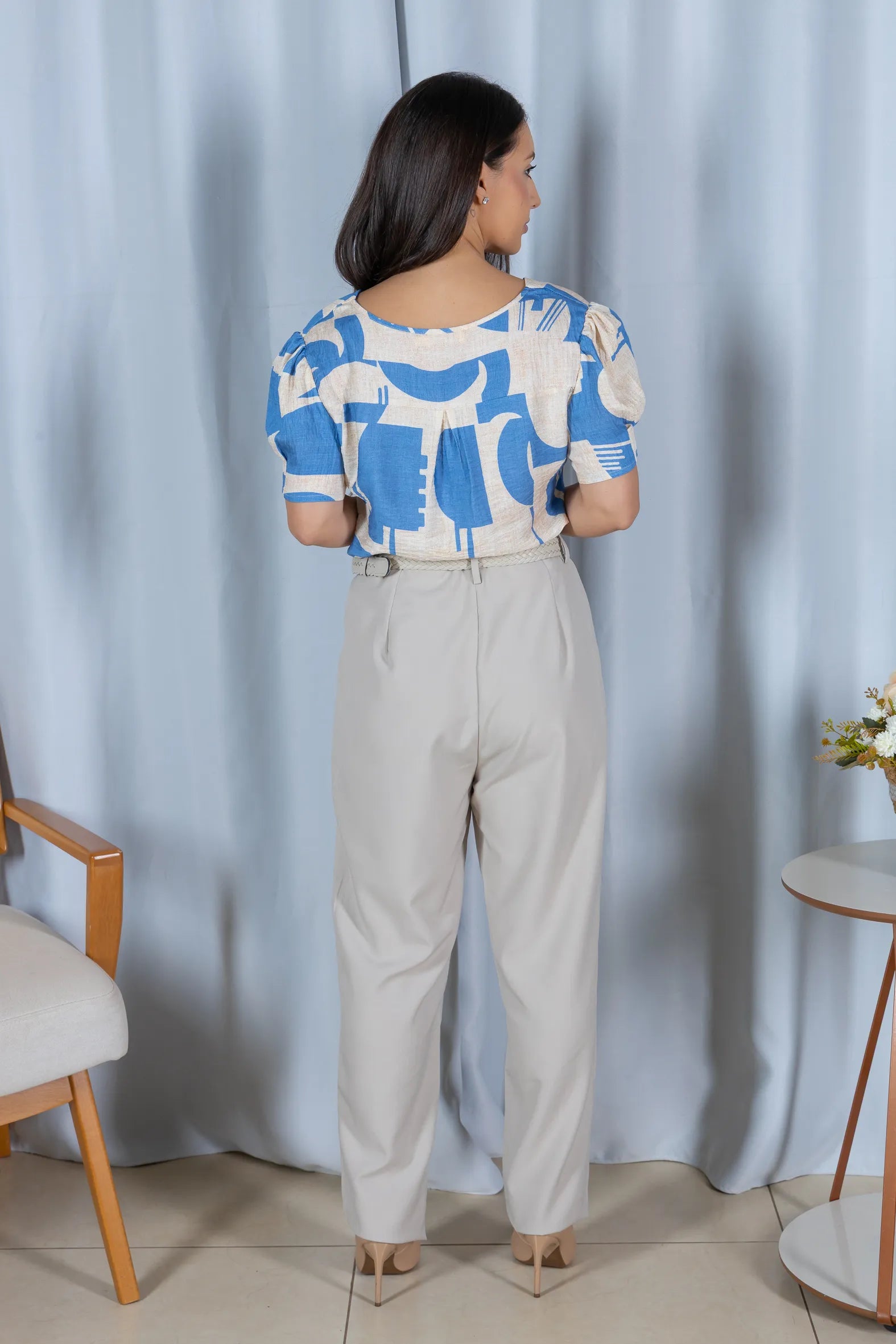 Blusa Estampada Leve com Decote "V" Mônica Azul
