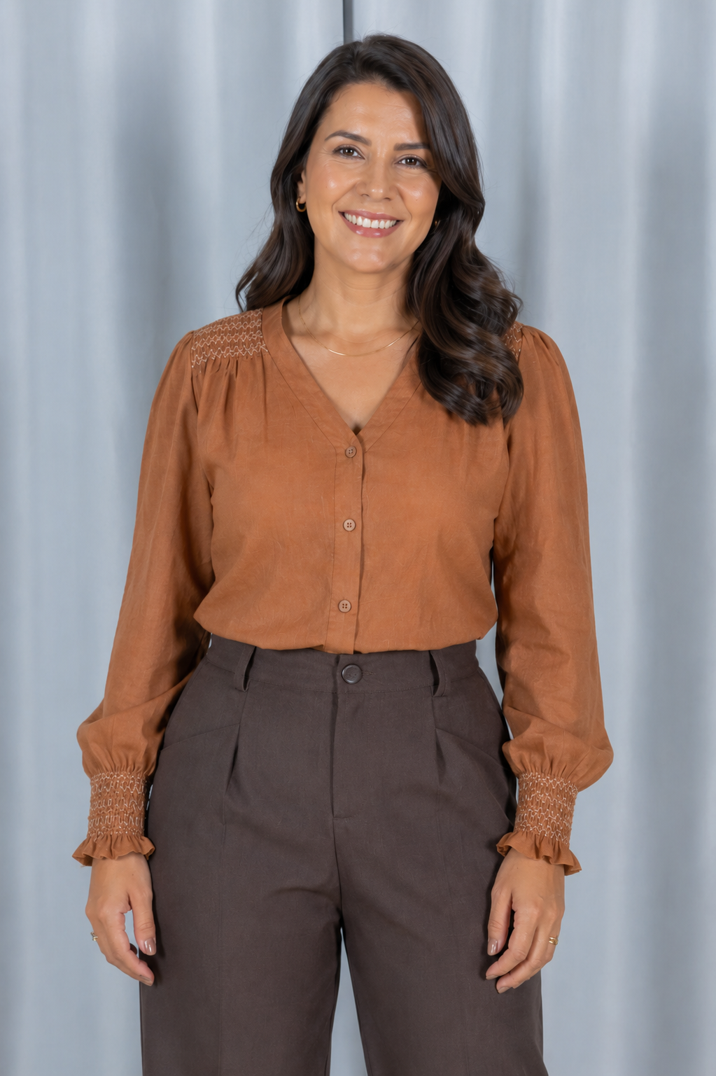 Blusa Cotton Visco com Bordado Artesanal Daiane Marrom - variação frente
