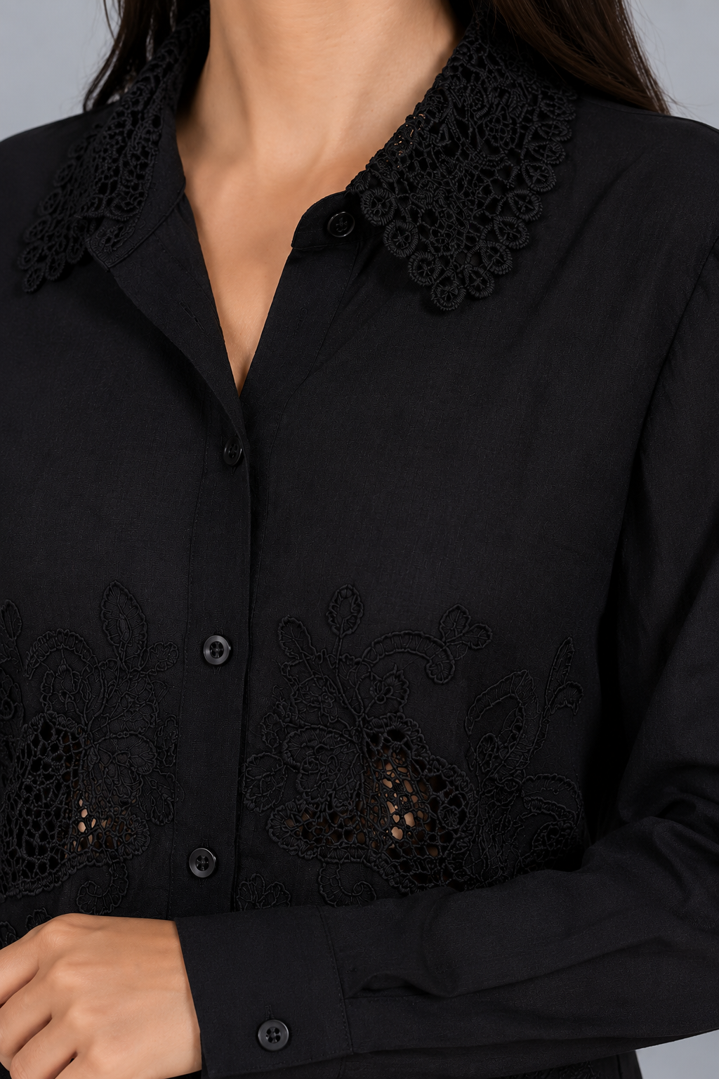 Camisa em Laise com Detalhes em Renda Marina Preta