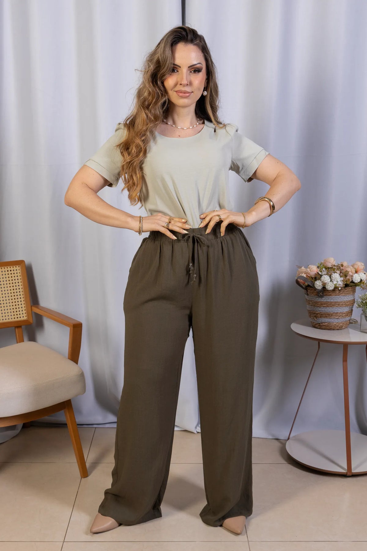Blusa Manga Curta em Crepe com Detalhes de Abotoamento Teresa Verde