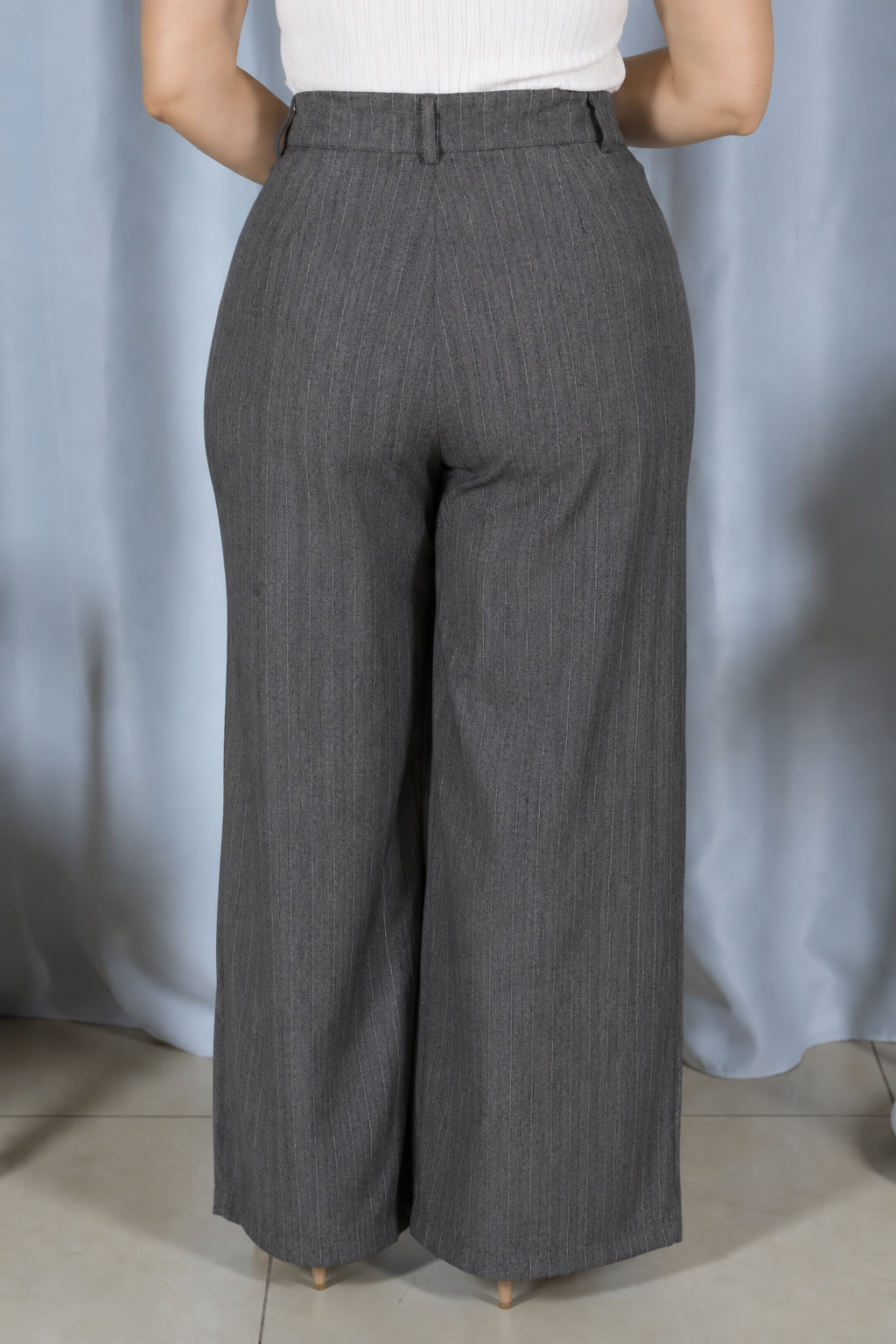 Calça Reta Elegante Risca de Giz Luara Grafite