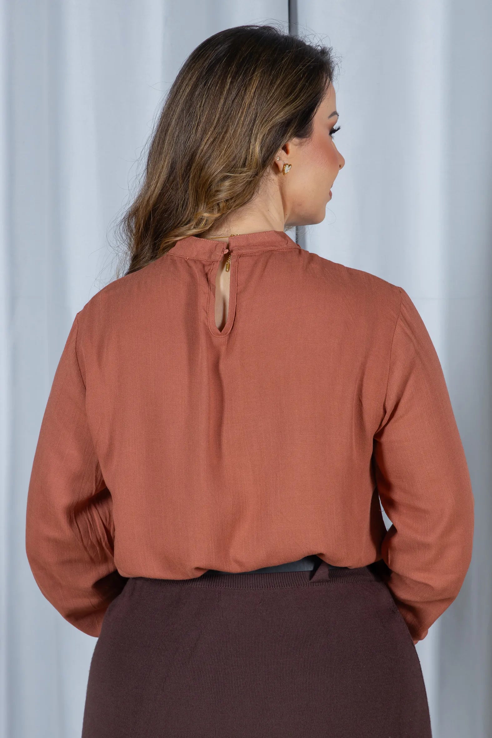 Blusa Manga Longa Visco-Linho com Bordado Floral Sonia Terracota